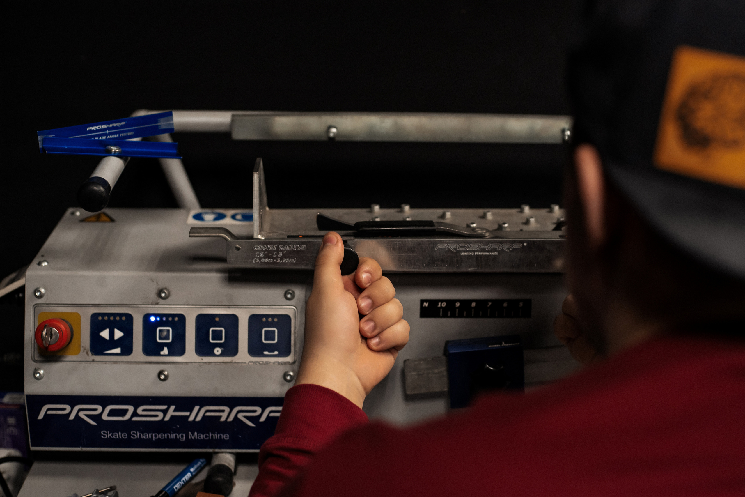 Грифон сервис (заточка коньков). Фотограф Алина Филимонова Тверь