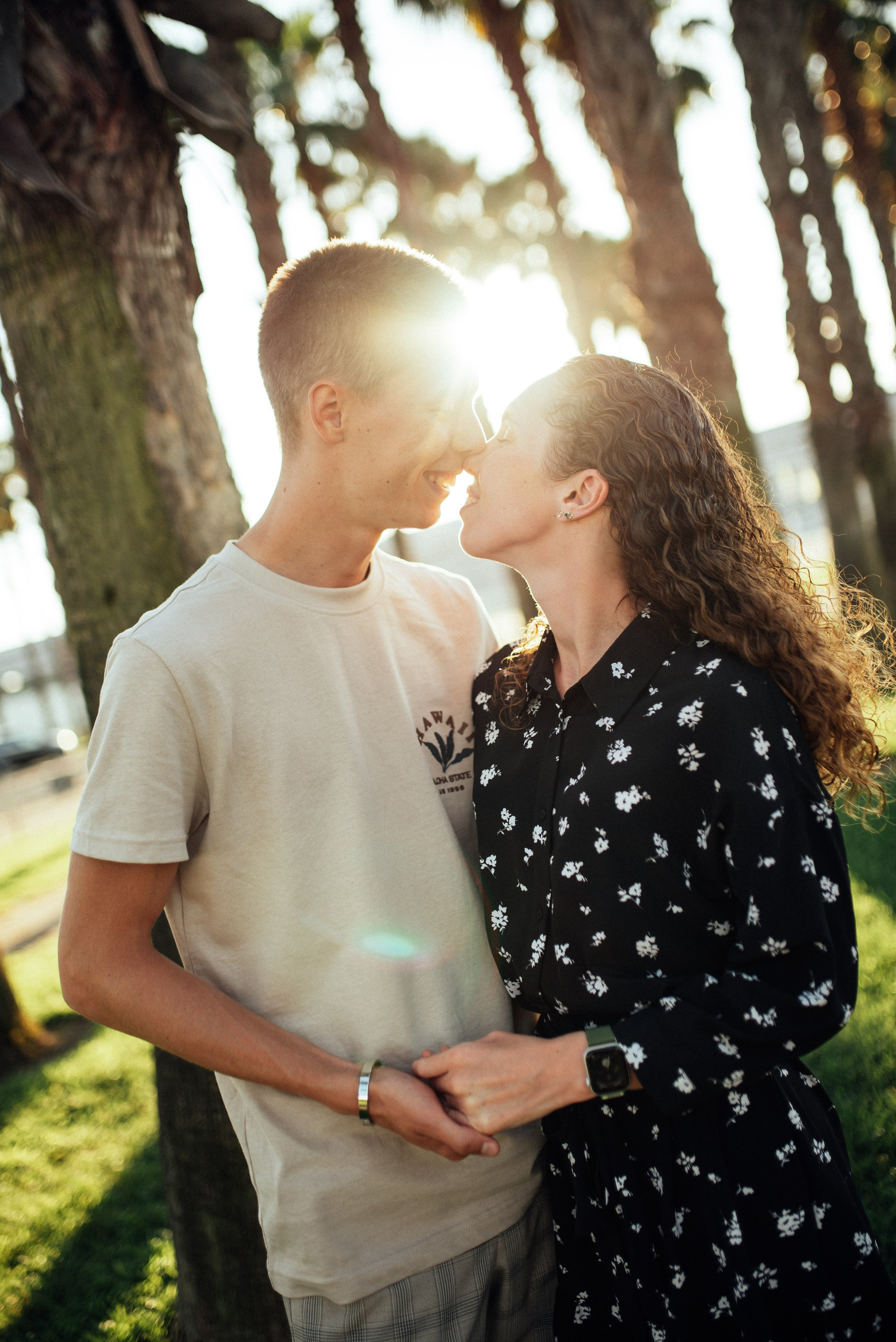 Фотосессия lovstory лавстори в Сириусе на аллее пальм. Фотограф в Сочи — Маргарита Поганова