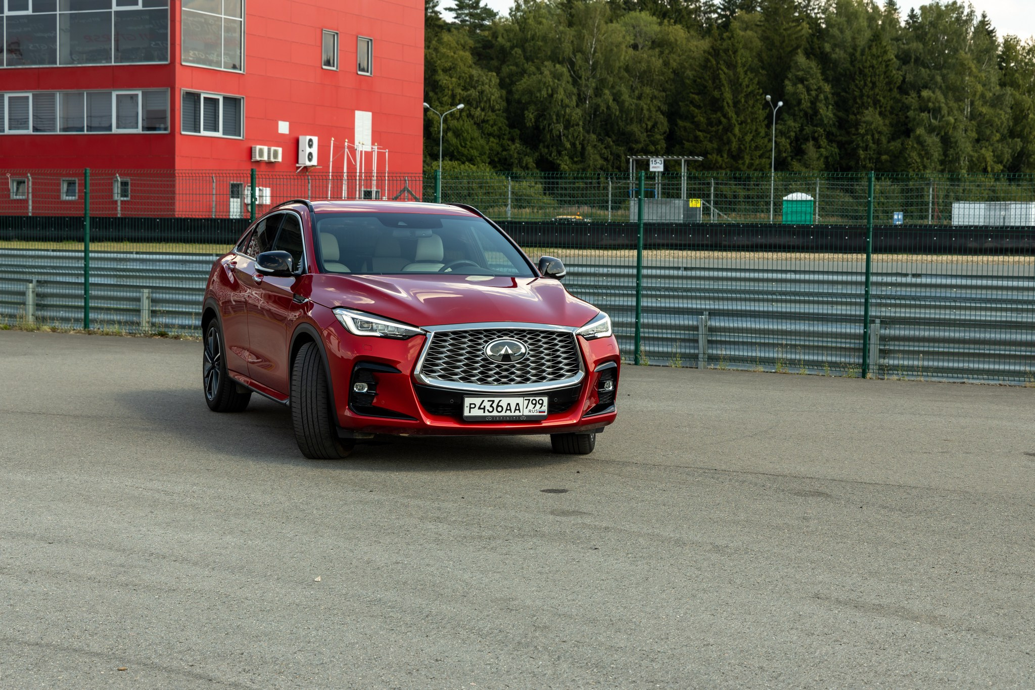 Infiniti QX55. Репортажный, семейный и студийный фотограф в Москве Демин Алексей