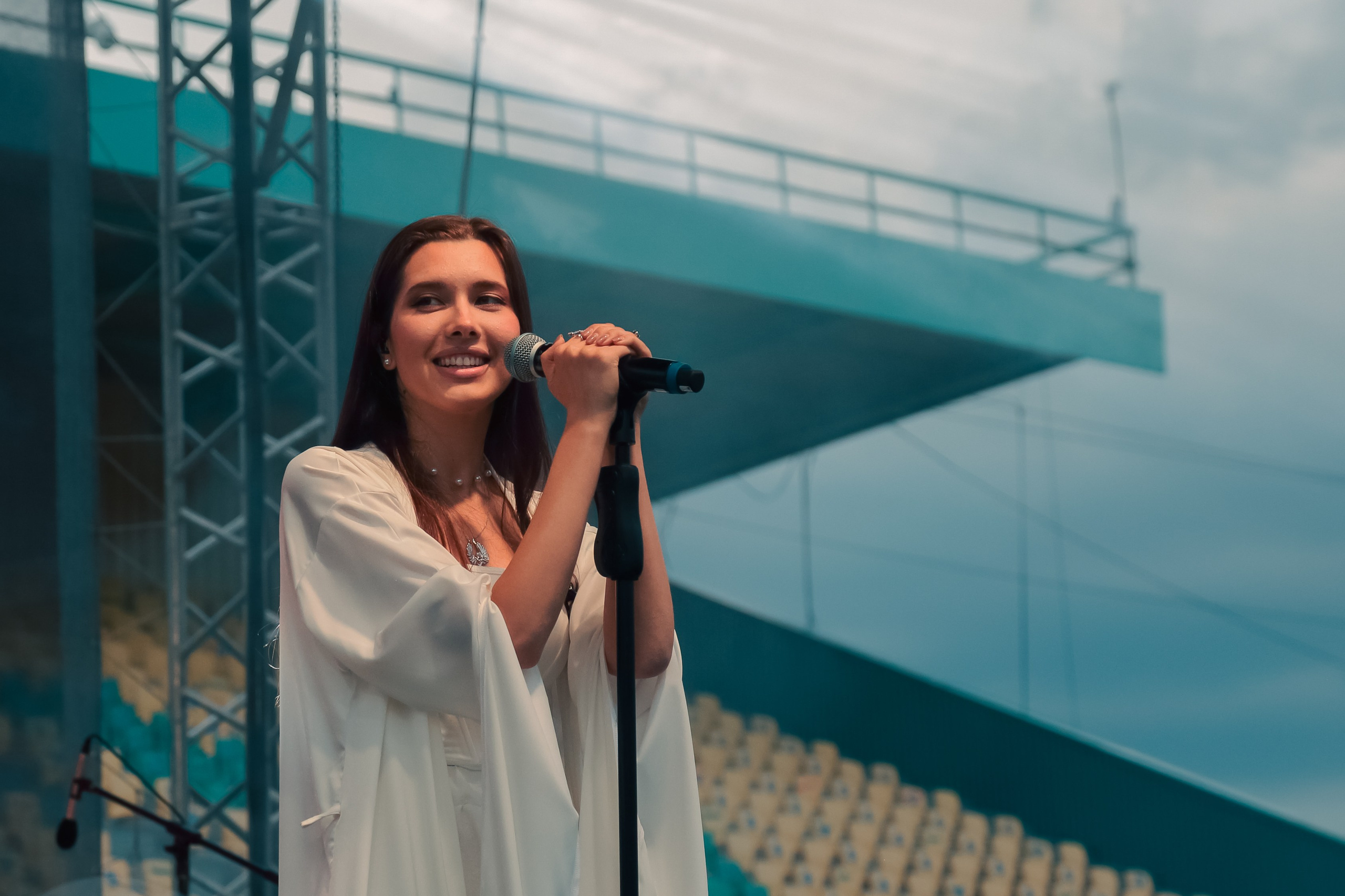 Музыкальный номер на главной сцене в Липецке. Профессиональная концертная фотосъёмка.