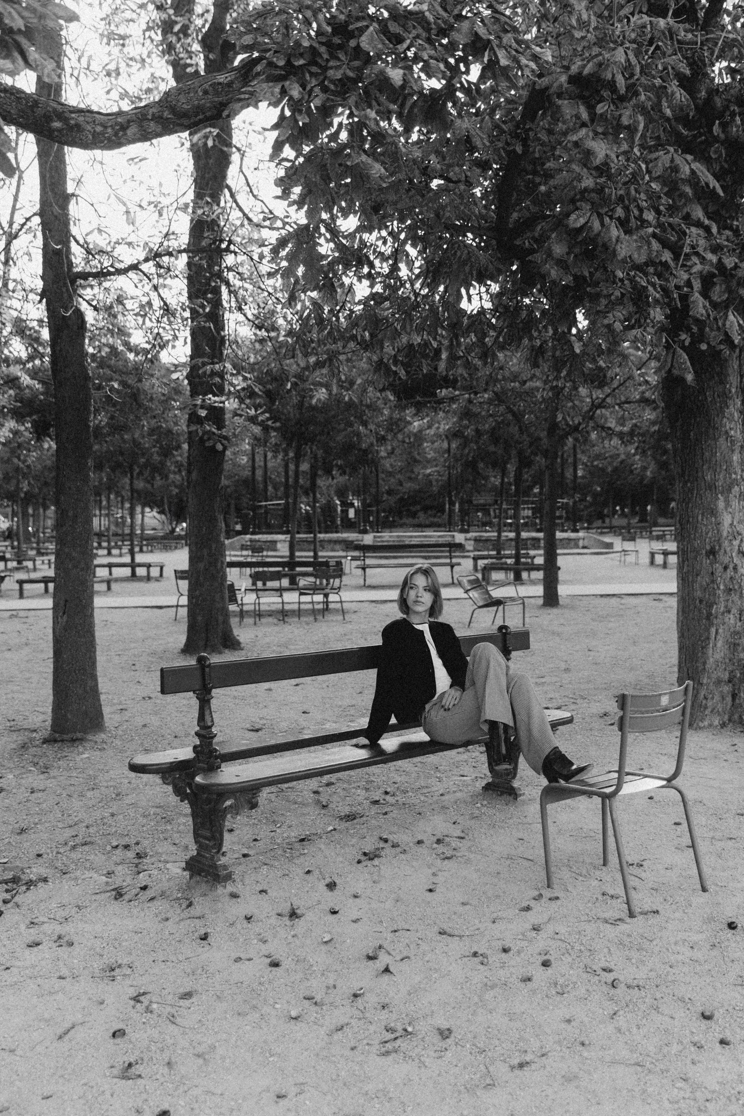 September sun. Photographer in Paris