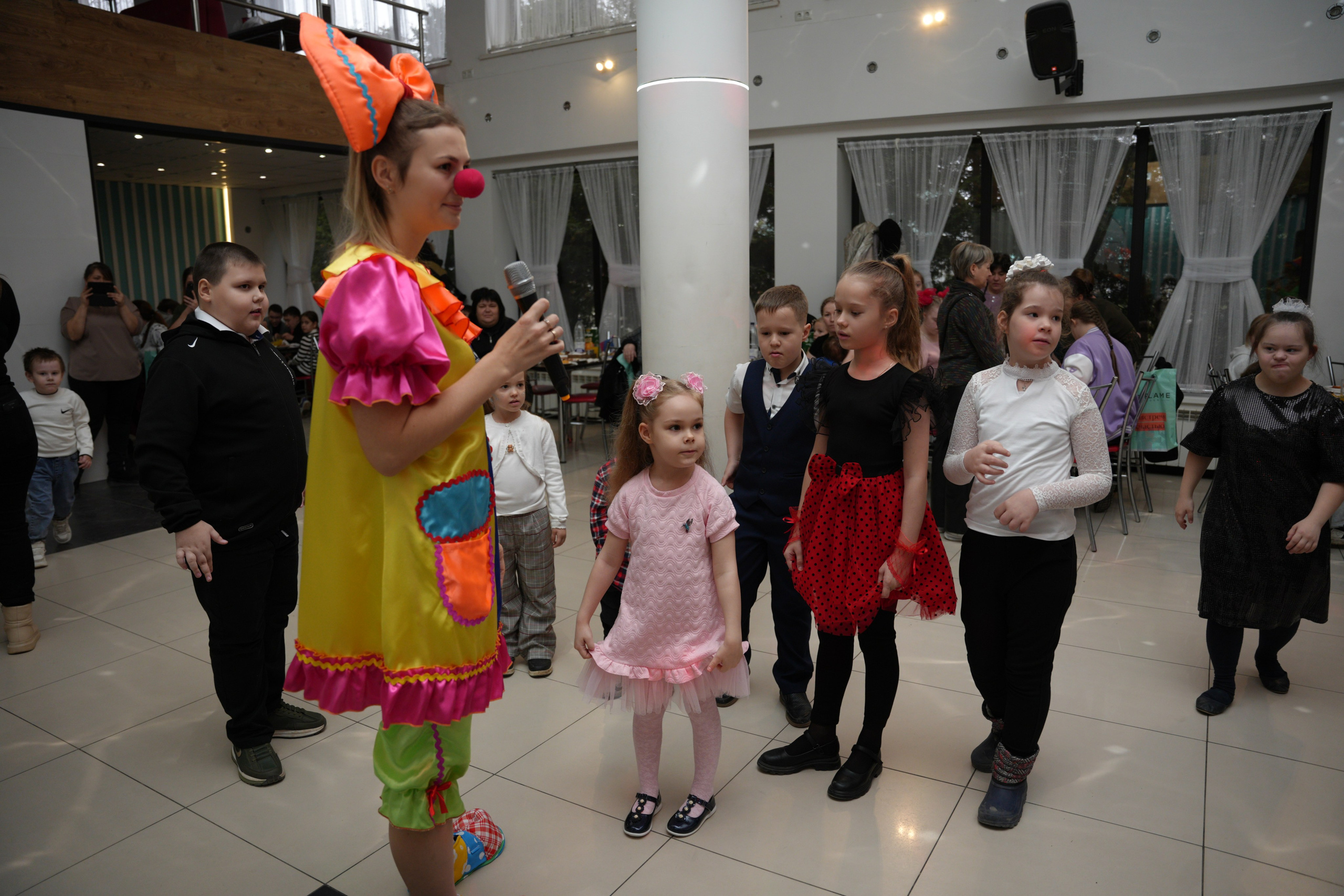 Социально —благотворительная акция «Ты в этом мире не один», посвященная Международному дню инвалидов. ВЫПУСКНЫЕ АЛЬБОМЫ, Школьный фотограф, семейный и свадебный в Саратове и области Ольга Плаксина