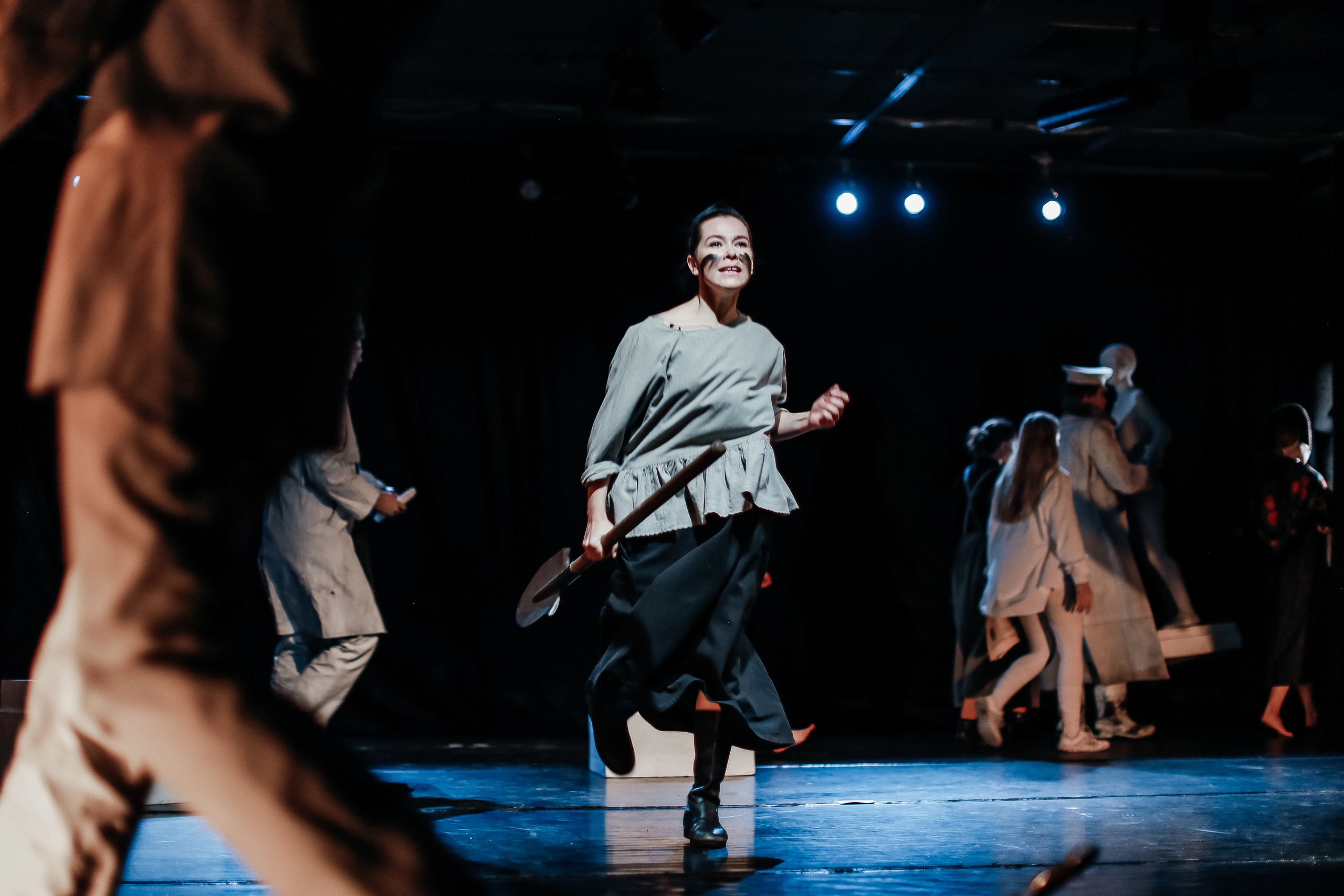 «Марьино поле». Молодежный театр Алтая. Режиссёр Ирина Астафьева. Фоторепортаж. Театральная фотосъёмка