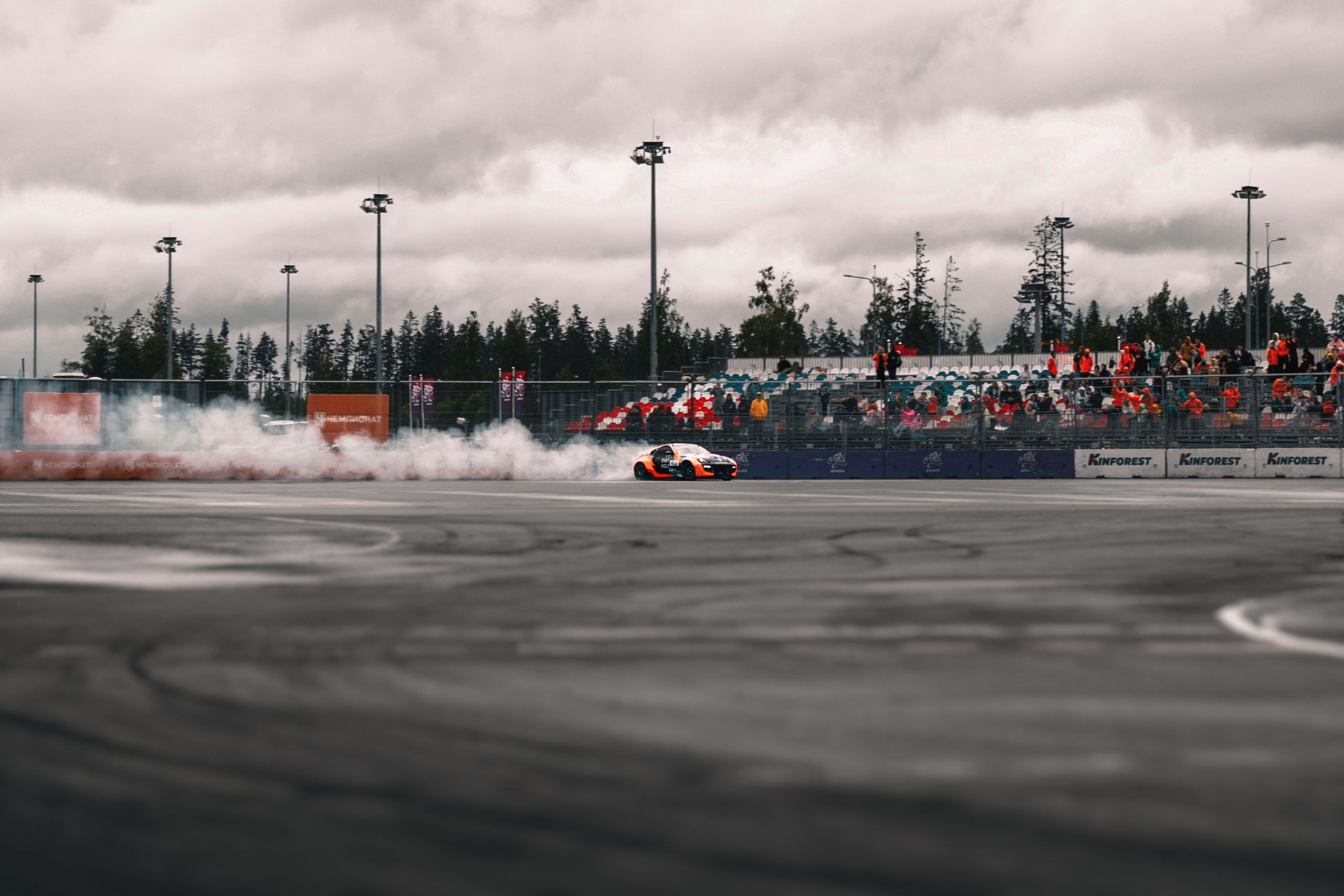 IDDC Этап 2: Бетонный Колизей и блогеры в деле