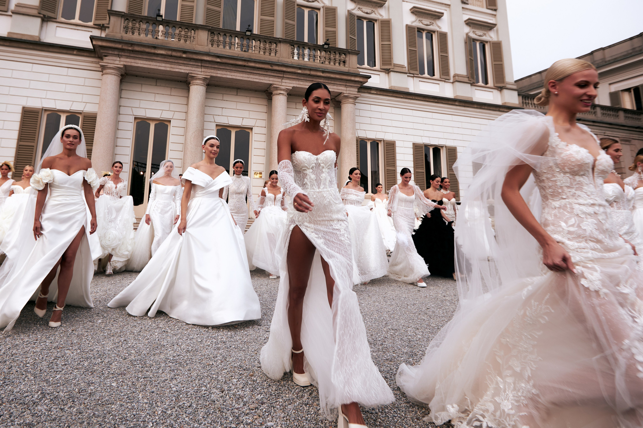 White Wedding Platform Runaway 2023 Milano. Photographer & Videographer in Barcelona