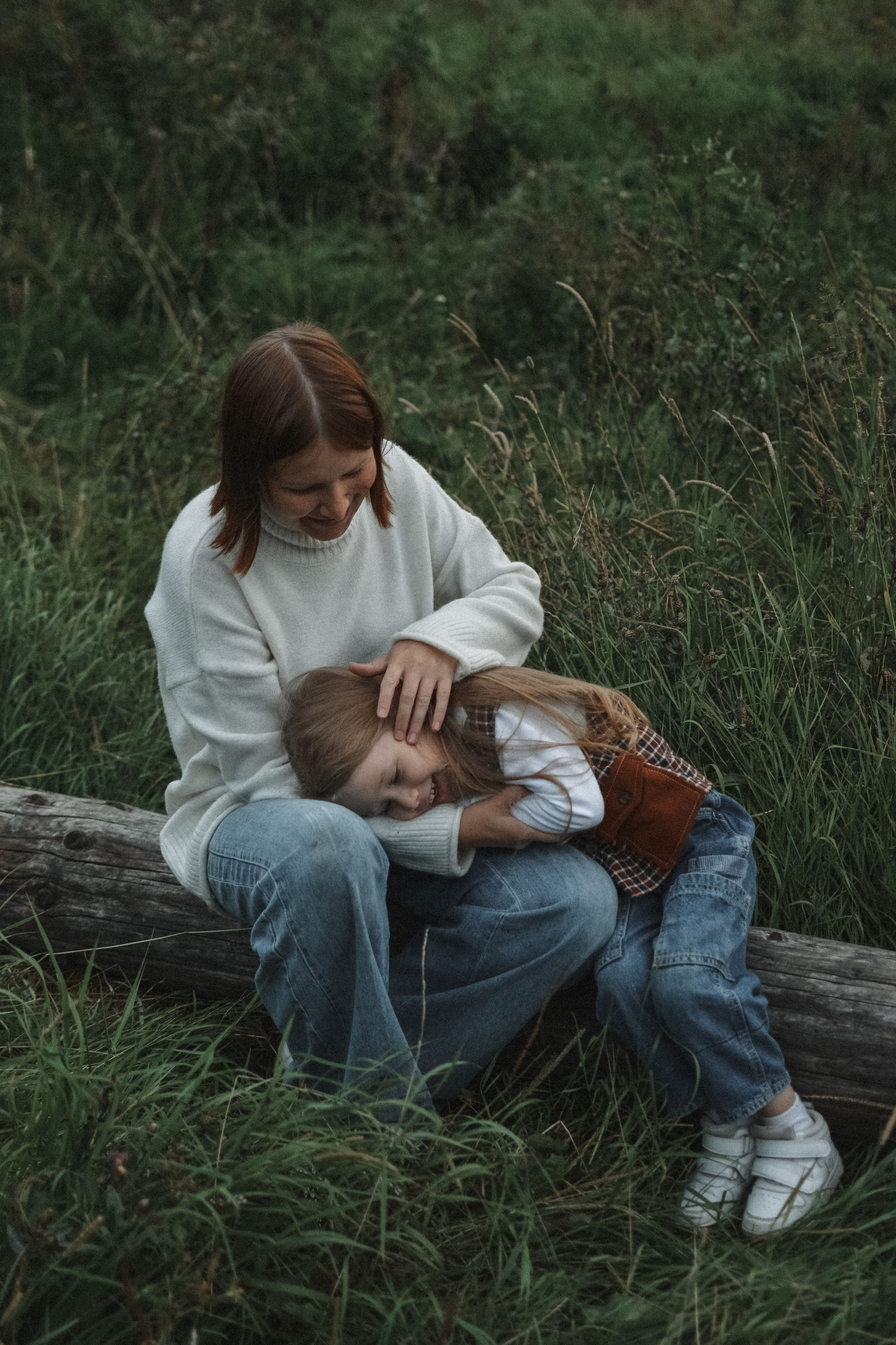 Мама и дочь в лесу. Alenasokolowa.ru