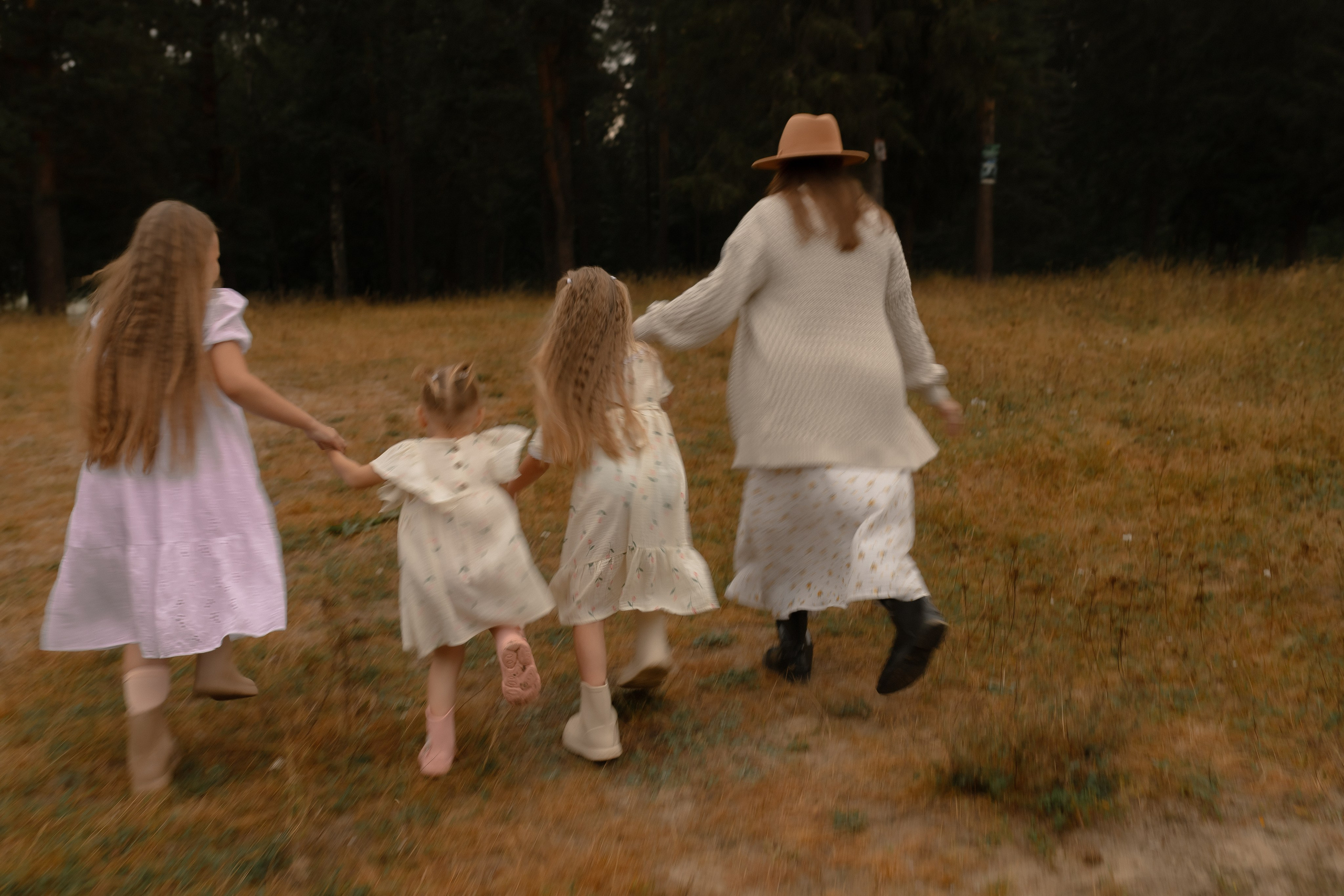 Мама Алина, Маша, Дина и Анечка. Фотограф Татьяна Семенова