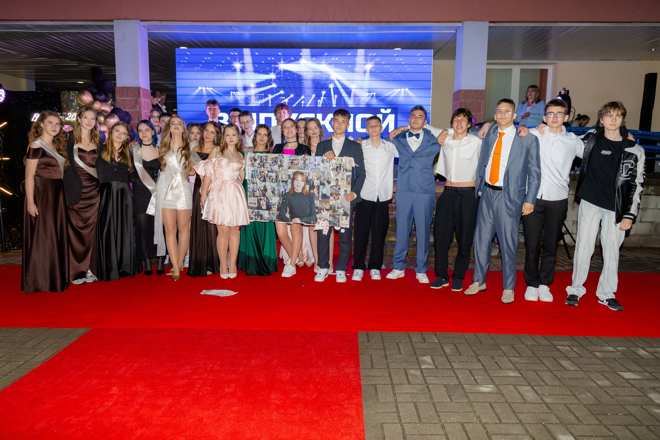 Школьный выпускной 2025 год в Минске, Беларуси. Свадебный фотограф в Минске/Беларуси Сергей Спиридонов