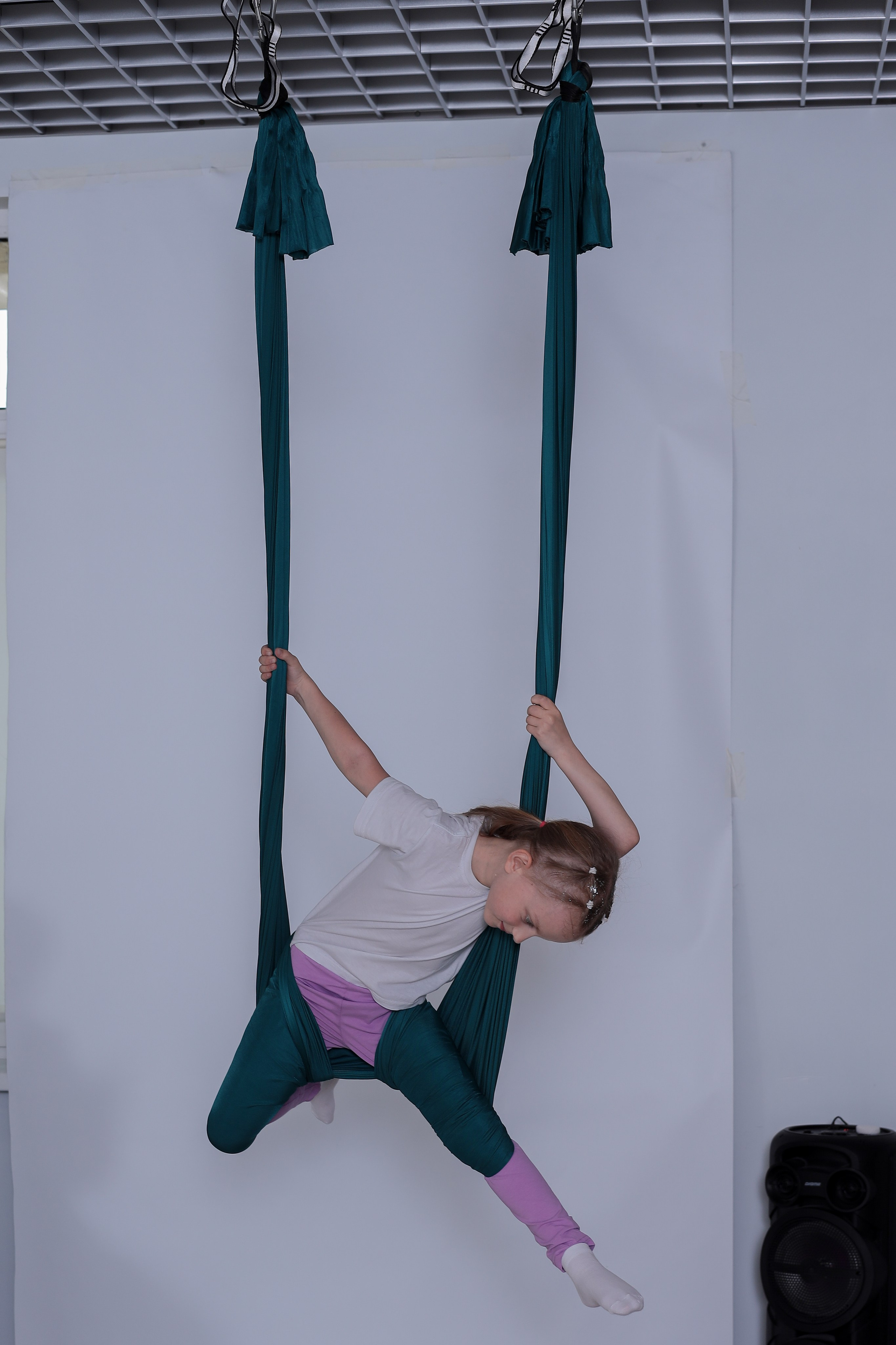 Детская аэройога. Фотограф Надршина Лилия