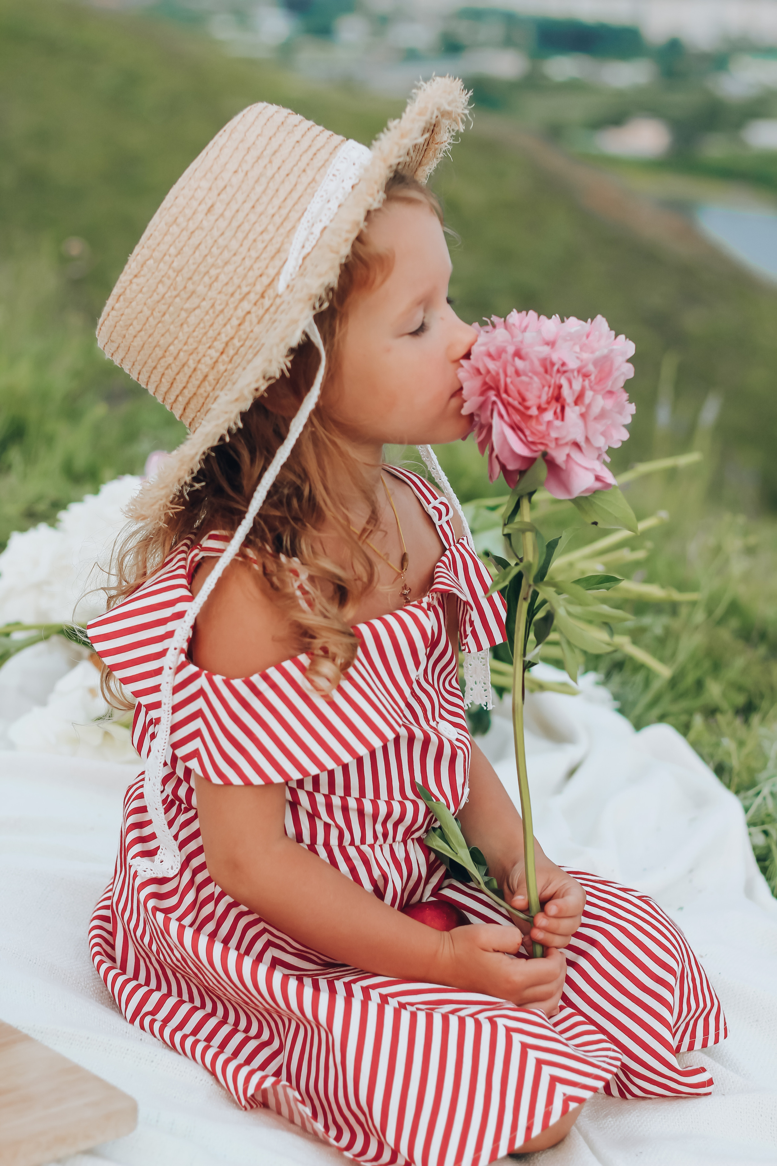 Пикник летом. Женский фотограф Москва Люция Дубняк