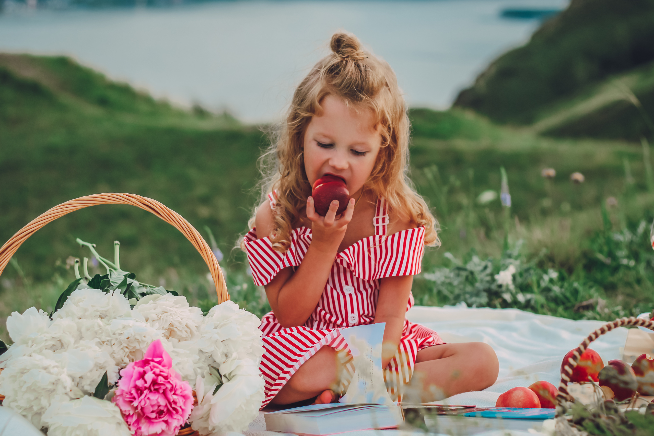 Пикник летом. Женский фотограф Москва Люция Дубняк