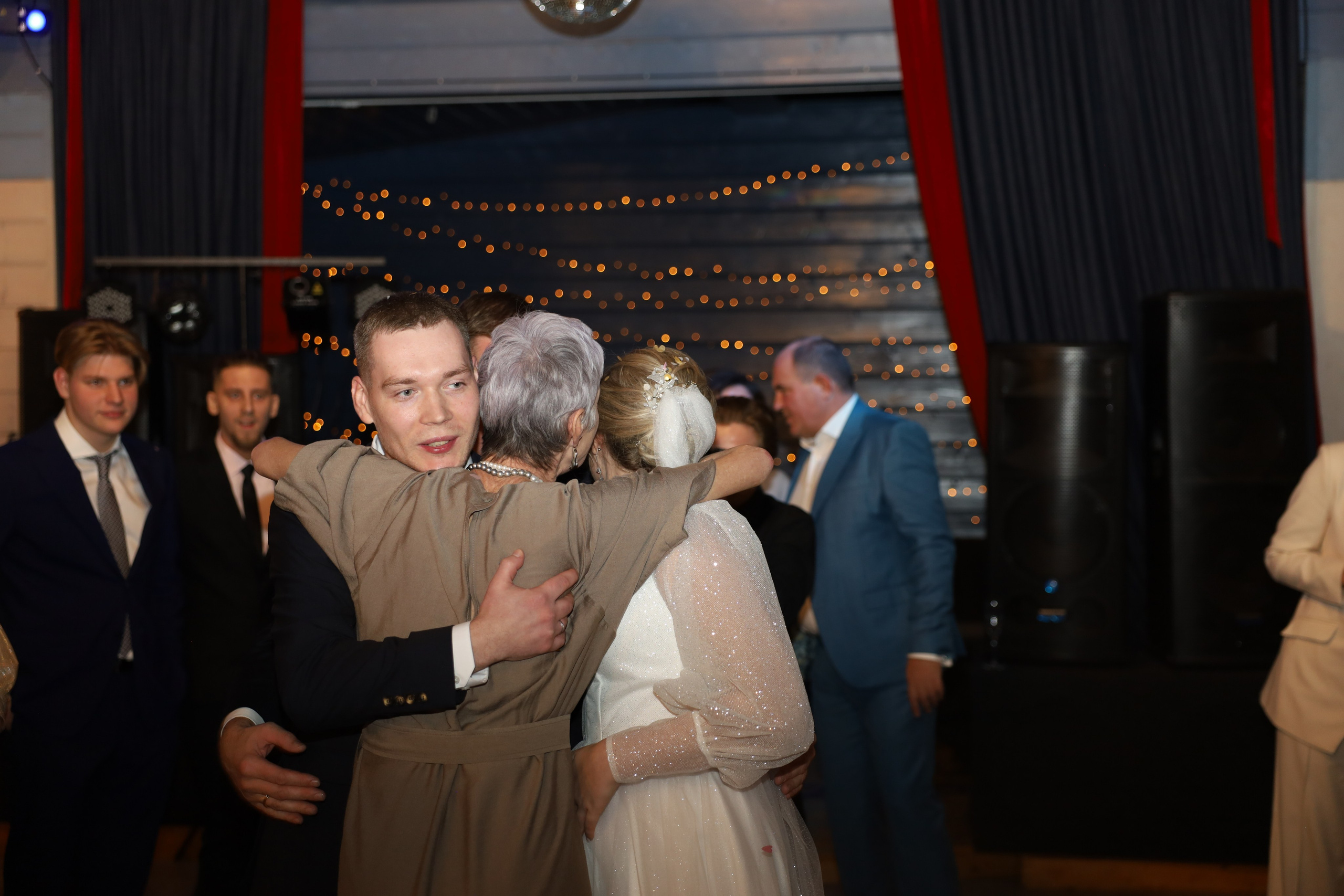 𝒜𝓇𝓉𝑒𝓂 & 𝐿𝓎𝓊𝓈𝓎𝒶 (𝓇𝑒𝓈𝓉𝒶𝓊𝓇𝒶𝓃𝓉). 𝑀𝑜𝓈𝒸𝑜𝓌. Свадебный фотограф в Санкт-Петербурге