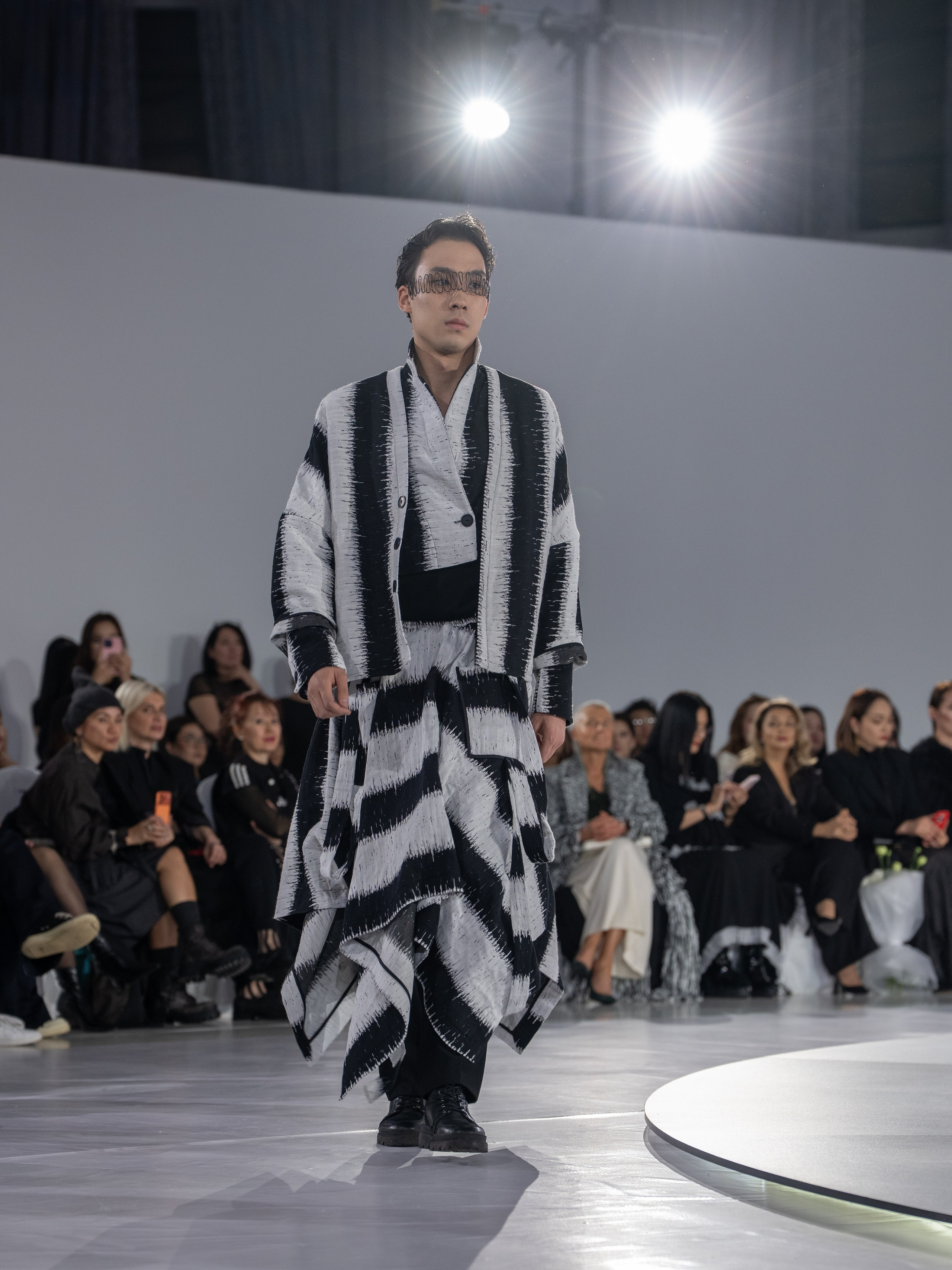 Дизайнер Zalkar. Сайт Алматинского НЮ АРТ, будуар и фэшн фотографа Дениса Карпенко