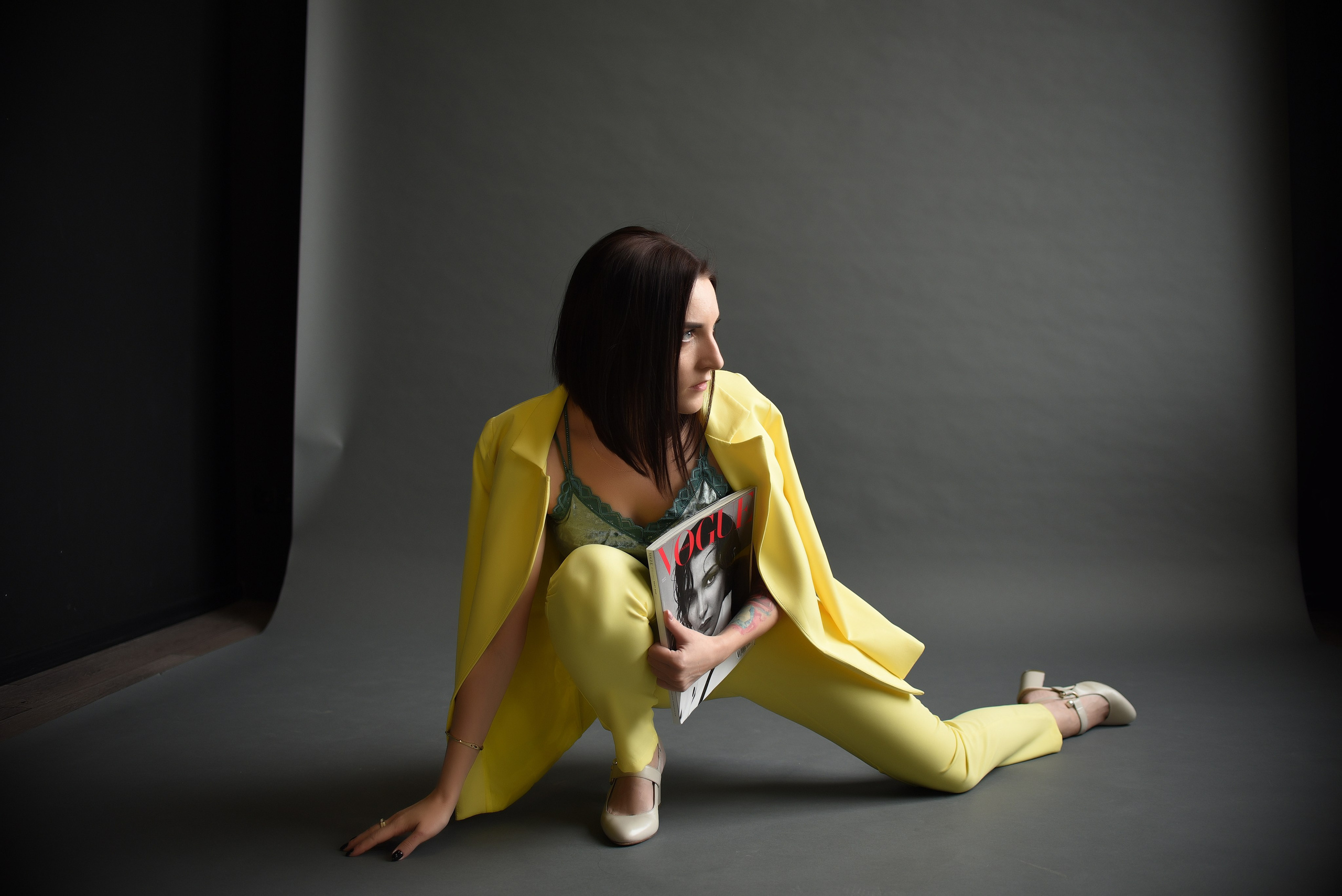 Индивидуальная студийная. Свадебный, семейный, детский, контент фотограф в Омске Максим Ильин