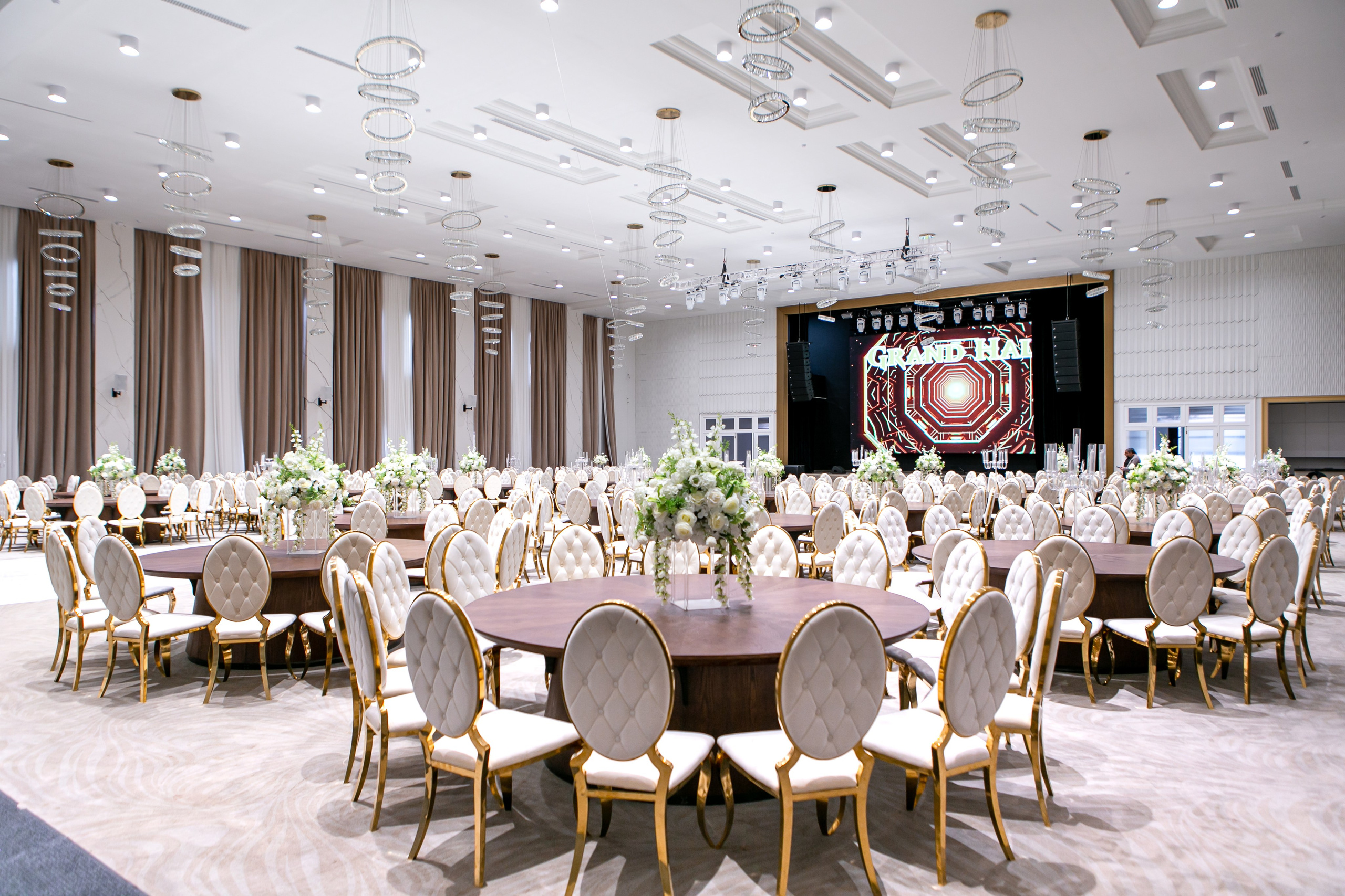 Банкетный зал Grand Holl. Контент фотограф, съемка для маркетплейсов, фуд съемка и репортажи в Новосибирске Ралия Галеева