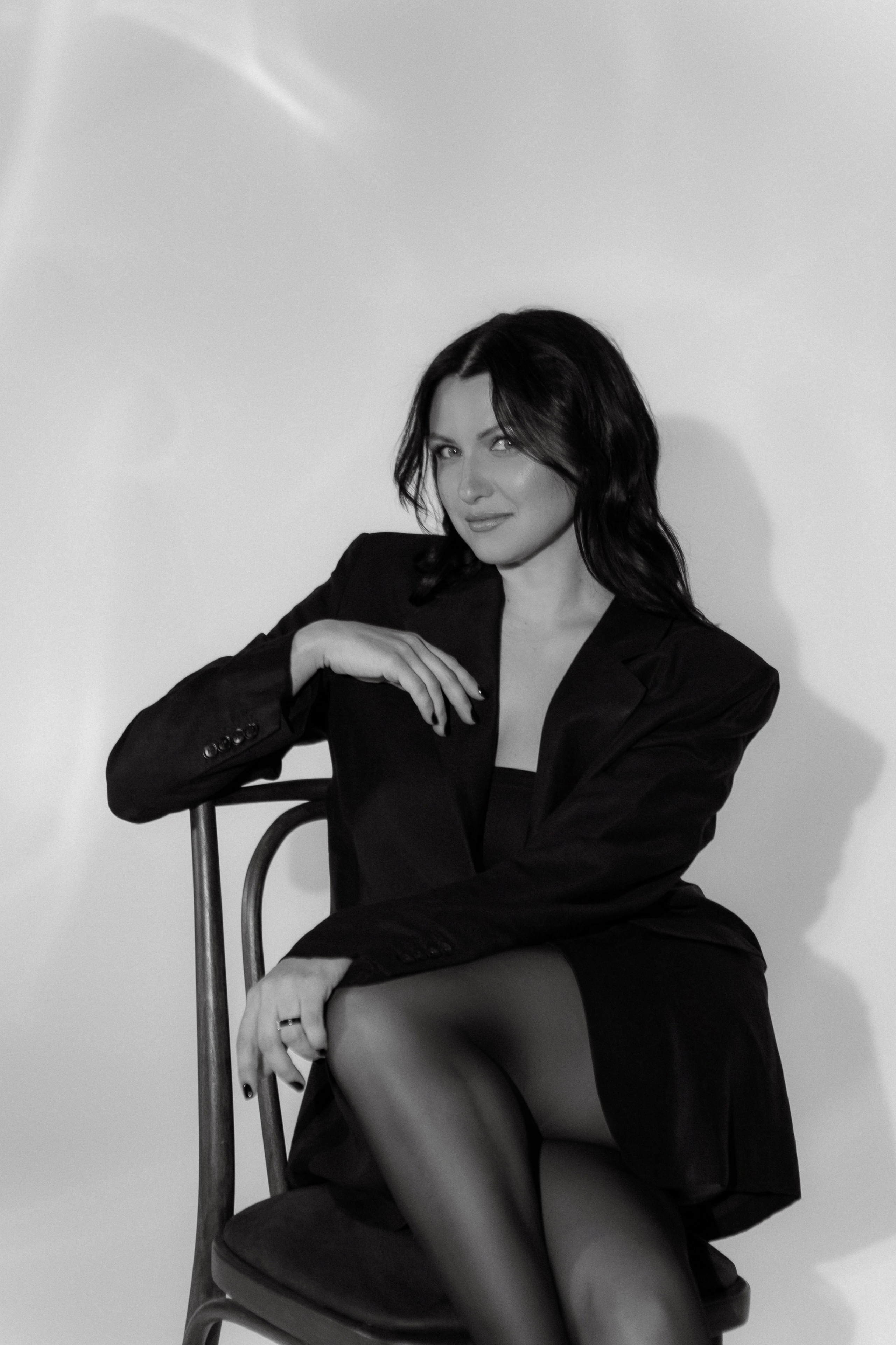 Анна ч/б. Главная