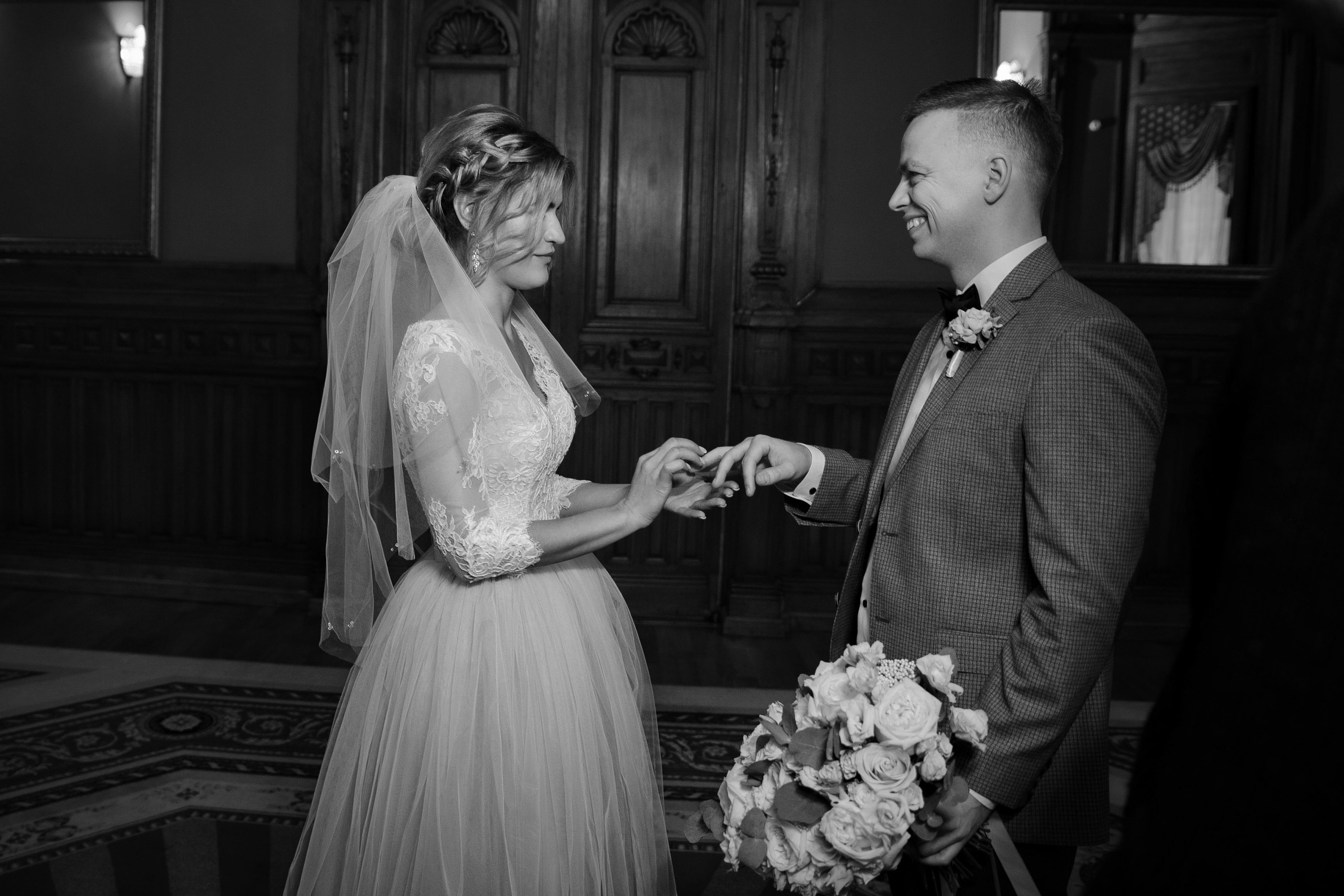 Свадебная фотосъёмка во дворце бракосочетания на свадьбе