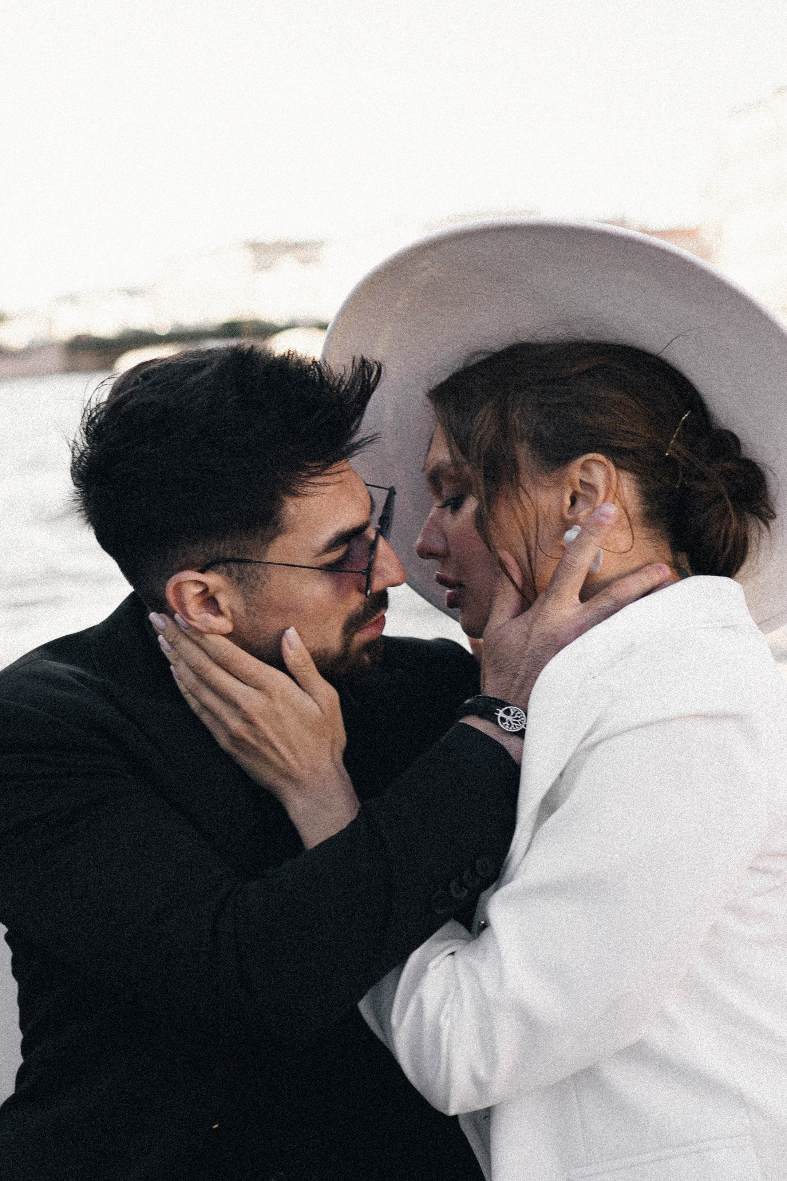 СВАДЕНБНАЯ СЬЕМКА НА КАТЕРЕ ПО КАНАЛАМ САНКТ-ПЕТЕРБУРГА И В АКВАТОРИИ НЕВЫ. Профессиональный фотограф, Санкт-Петербург — Виктория Богомолова