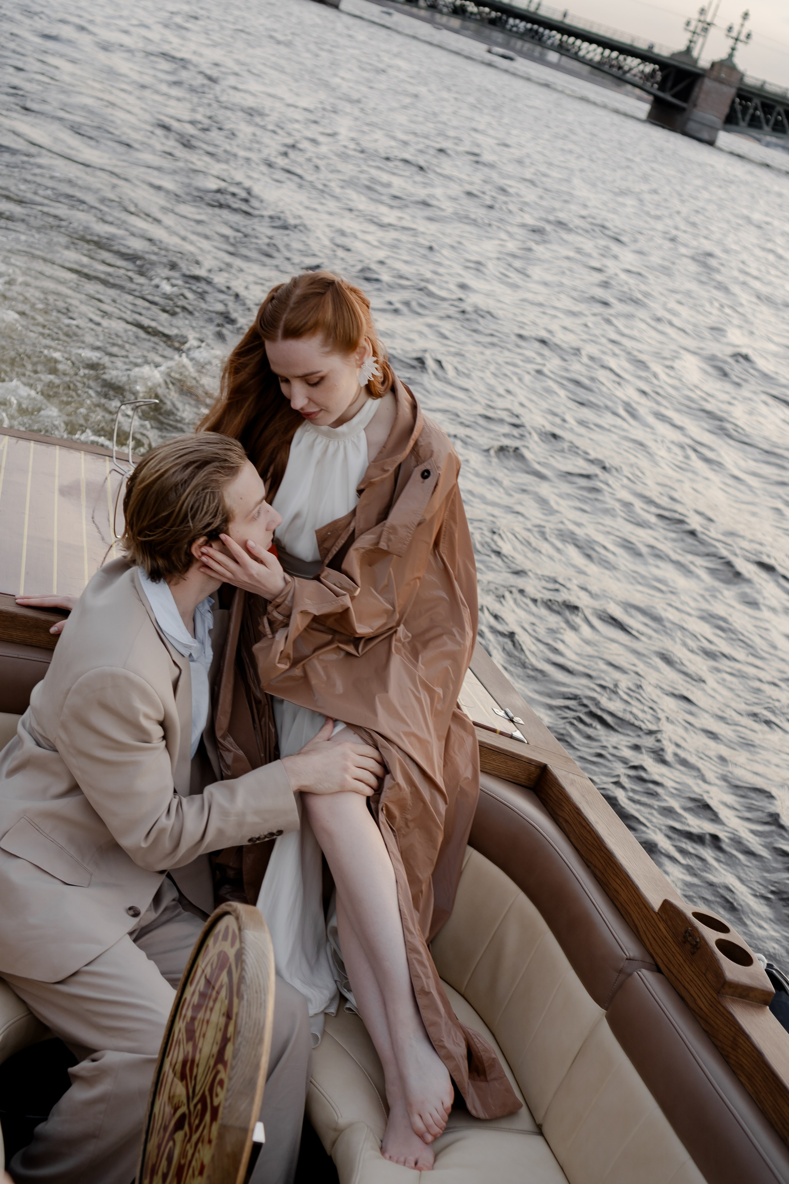 СВАДЕНБНАЯ СЬЕМКА НА КАТЕРЕ ПО КАНАЛАМ САНКТ-ПЕТЕРБУРГА И В АКВАТОРИИ НЕВЫ. Профессиональный фотограф, Санкт-Петербург — Виктория Богомолова