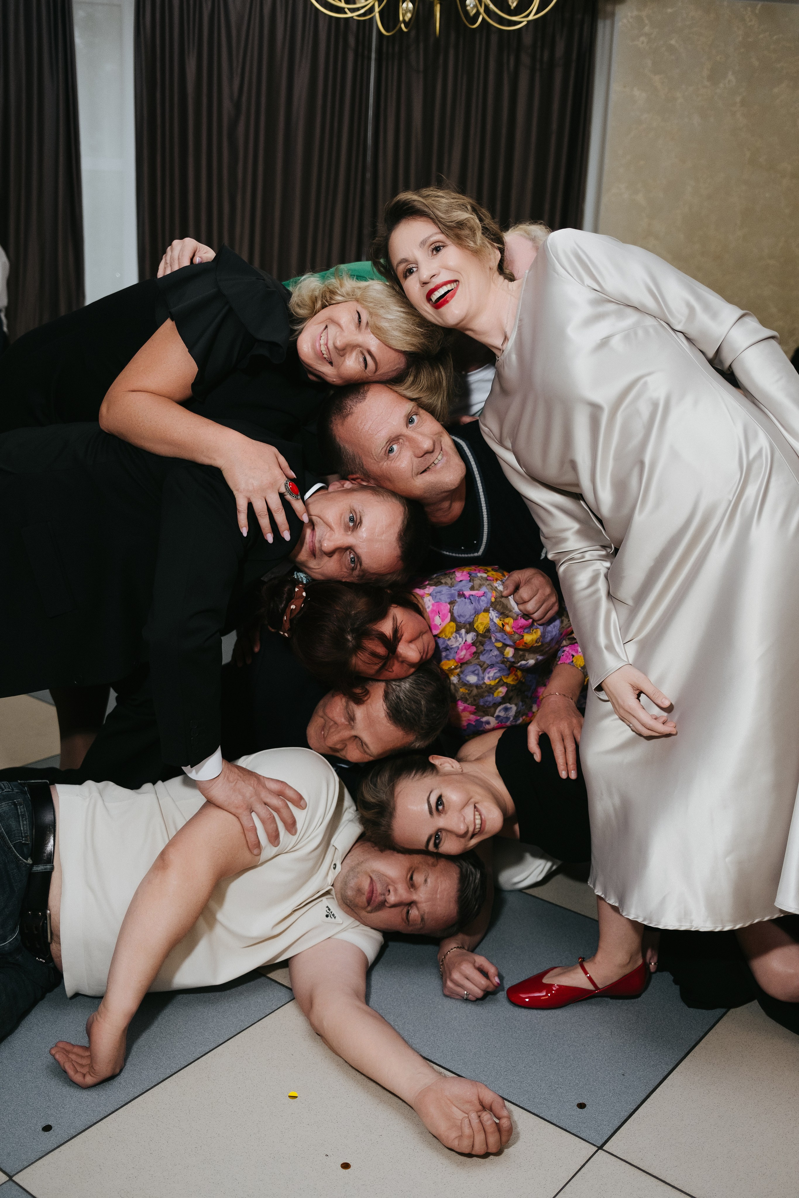 Выпускной 11 класс школы № 30. Свадебный и репортажной фотограф Денис Ожигин в Краснодаре и Краснодарском крае