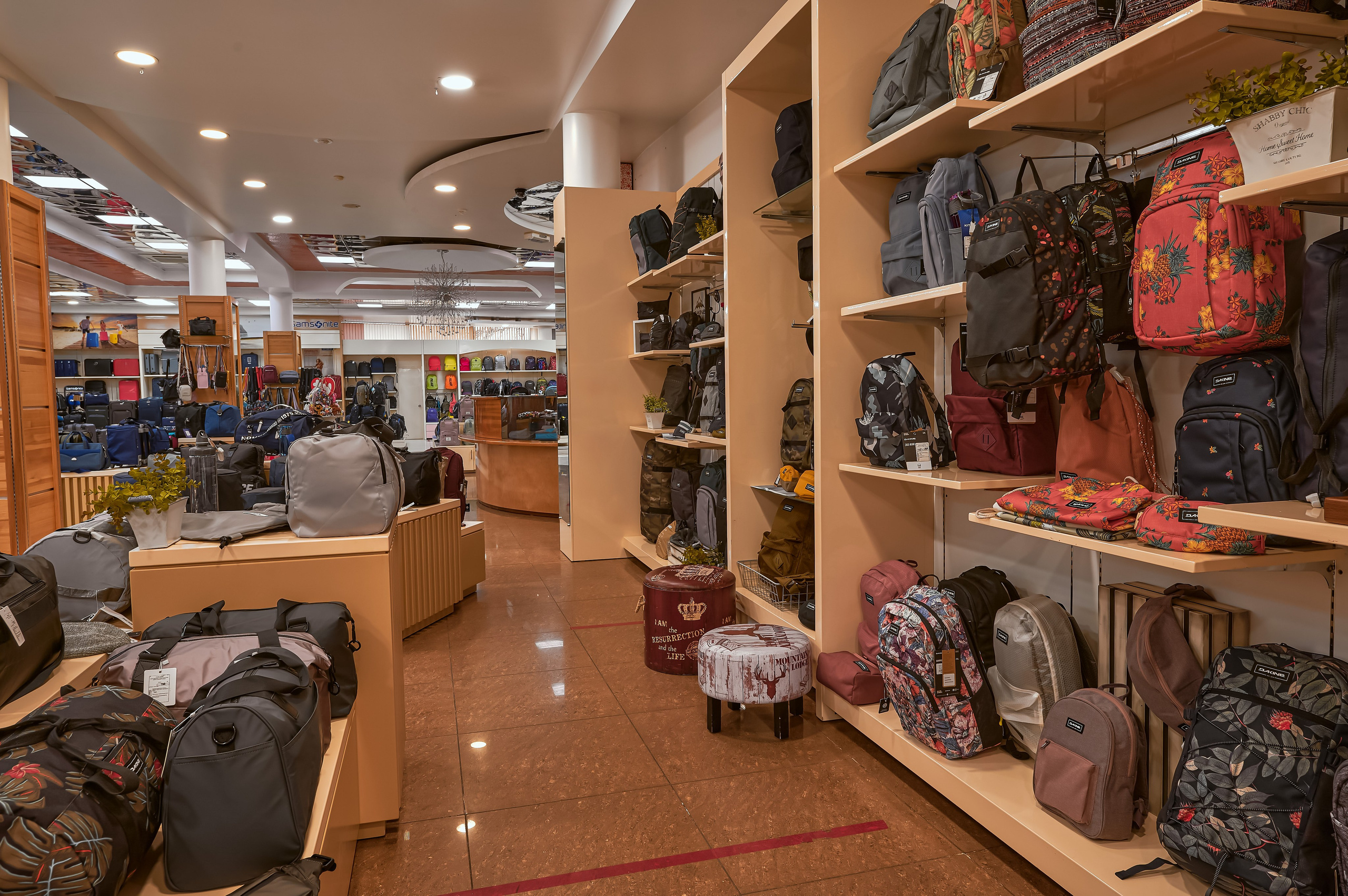 Портфолио по интерьерной и экстерьерной фотосъёмки: Мир Сумок — Правый берег. Фотограф Яковлев Роман — Красноярск