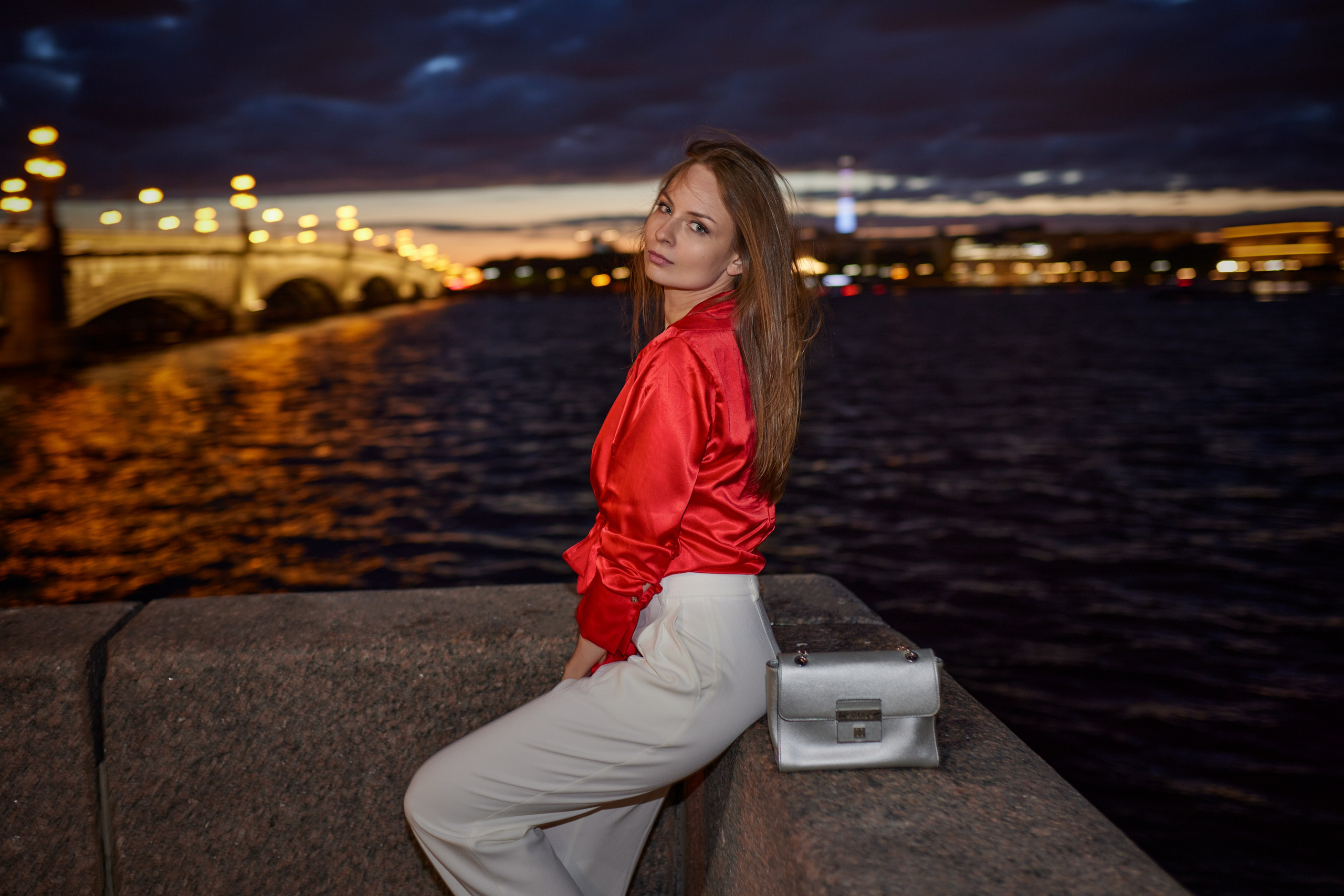 Девушка в ночном городе. Портретный фотограф в Санкт-Петербурге | Пётр Дёмушкин