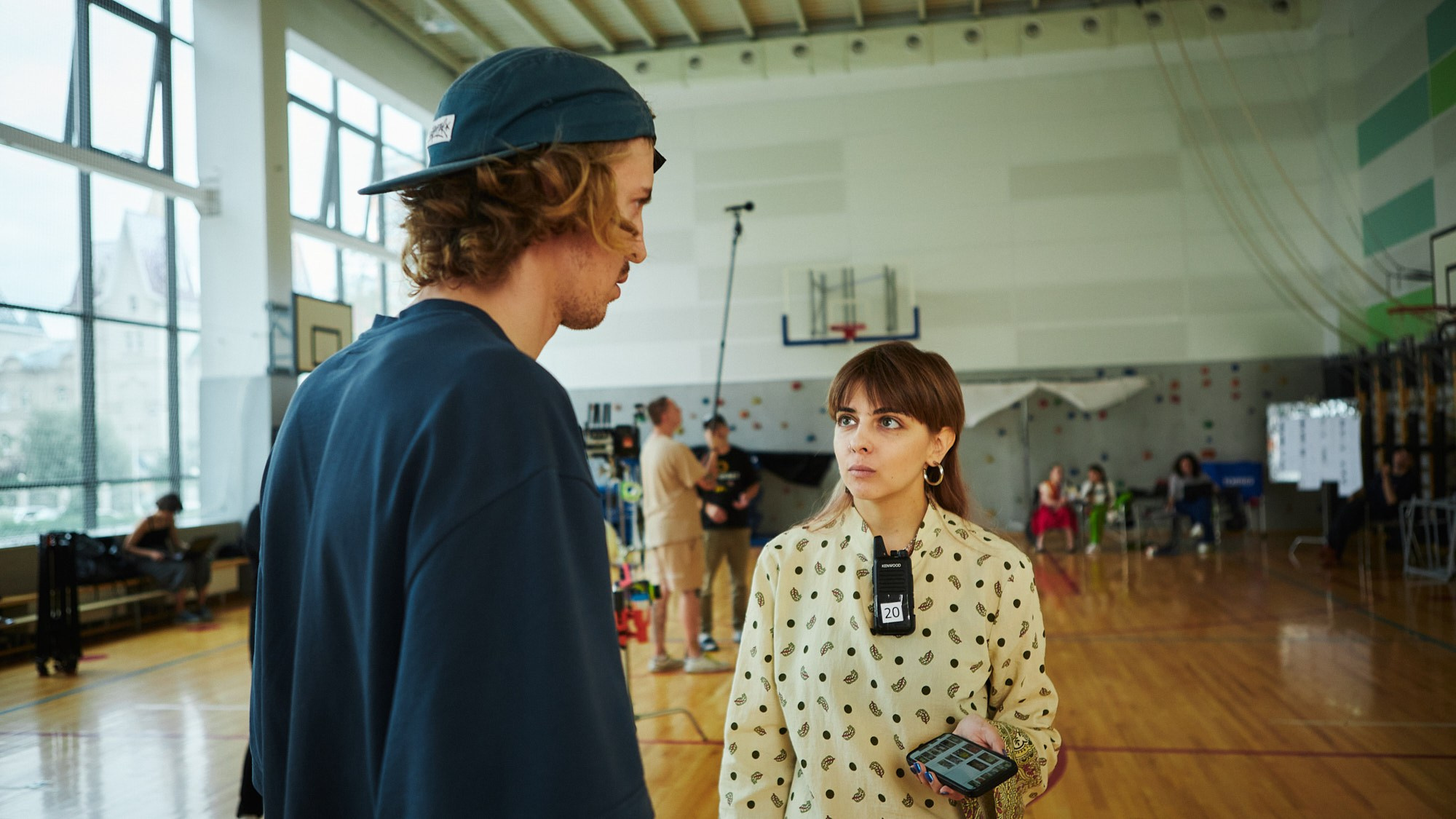 Бэкстейдж сериала «Школота» — репортажная фотосъёмка съёмочного процесса. Репортажный фотограф в Москве — Дмитрий Тарасов | Съёмка мероприятий, концертов, корпоративов