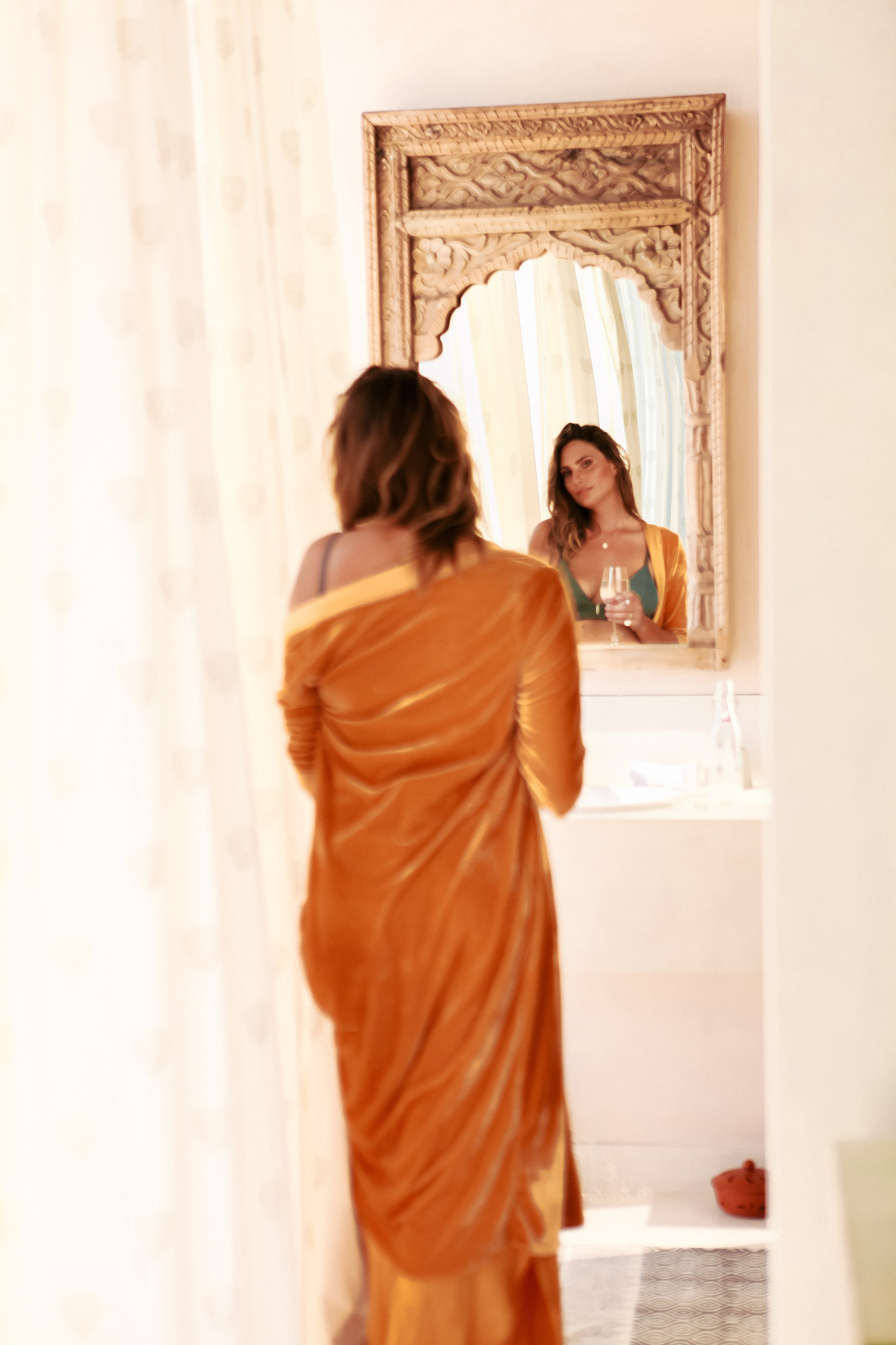 Девушка в красном платье в отеле Malabar Hill — Роскошная портретная съемка | Шри-Ланка. Фотограф на Шри-Ланке