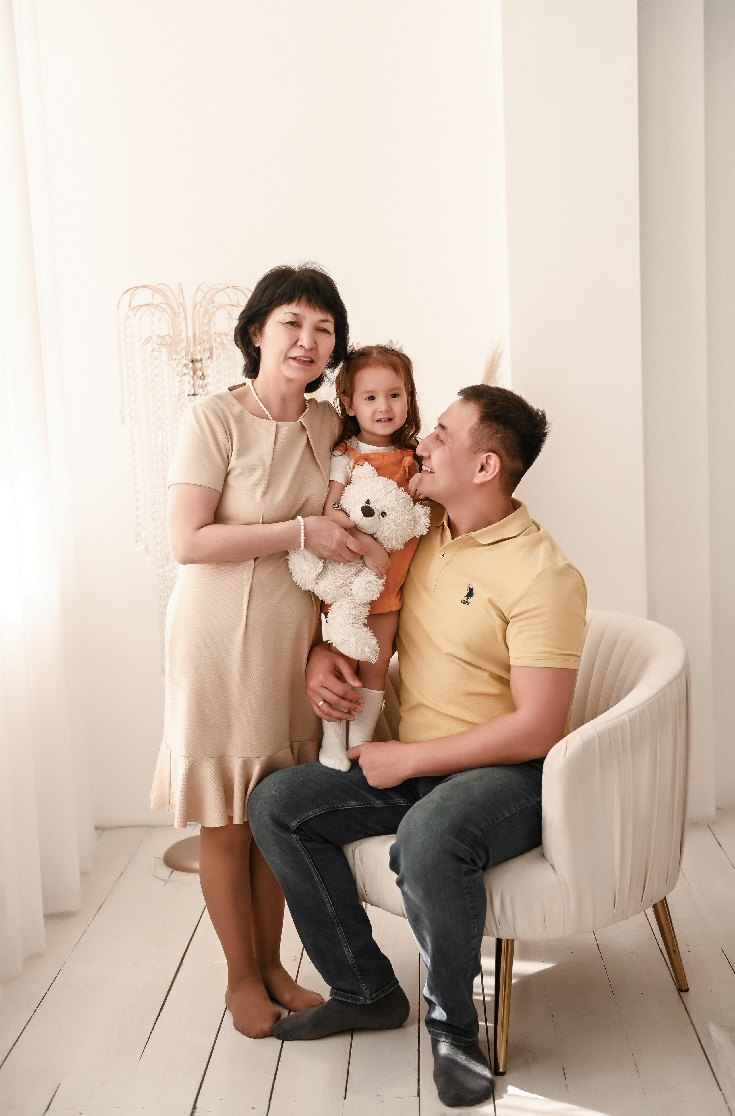 Семейная студийная  фотосессия 2. Свадебный, семейный, детский, контент фотограф в Омске Максим Ильин