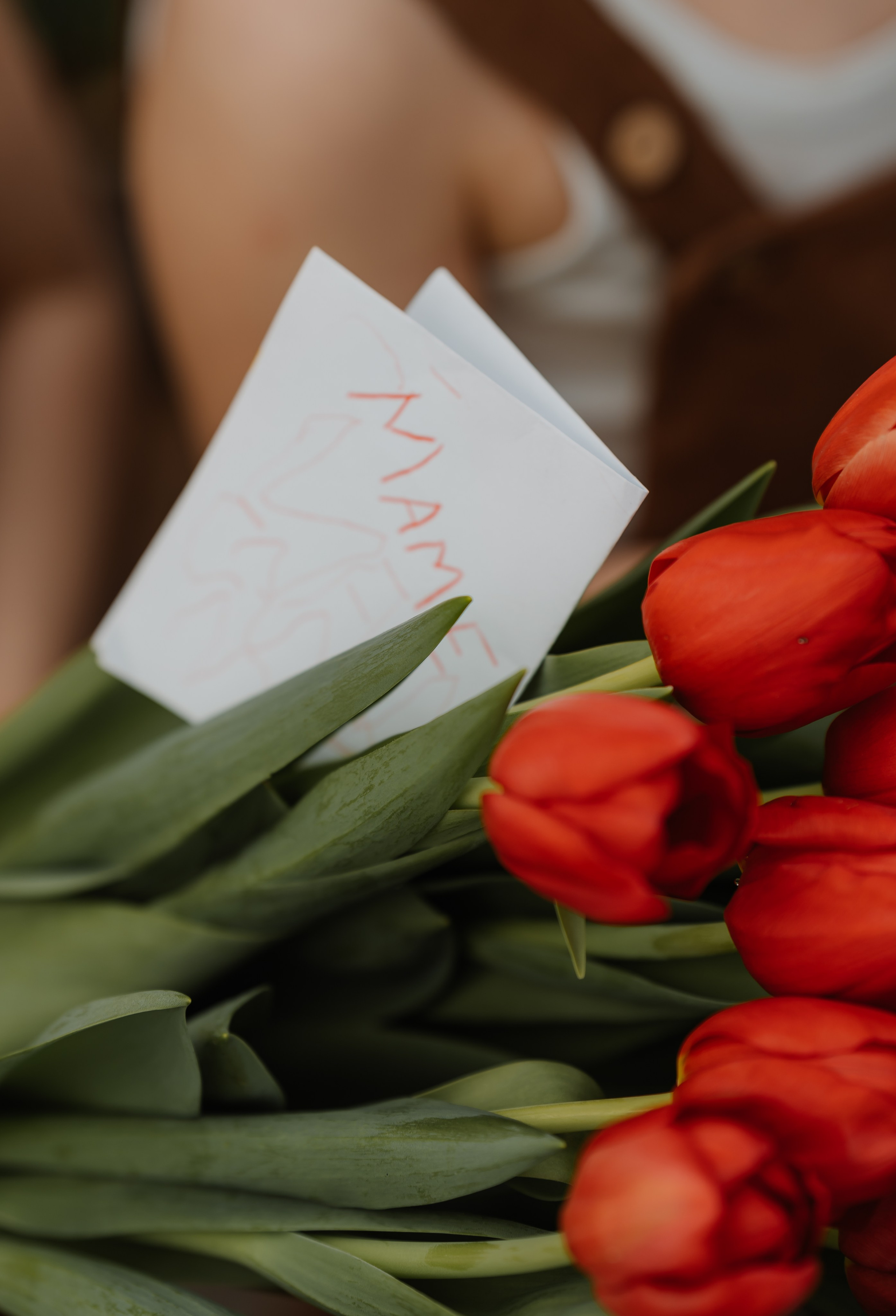 Мальчишки в тюльпанах. СВАДЕБНЫЙ ФОТОГРАФ КРАСНОЯРСК