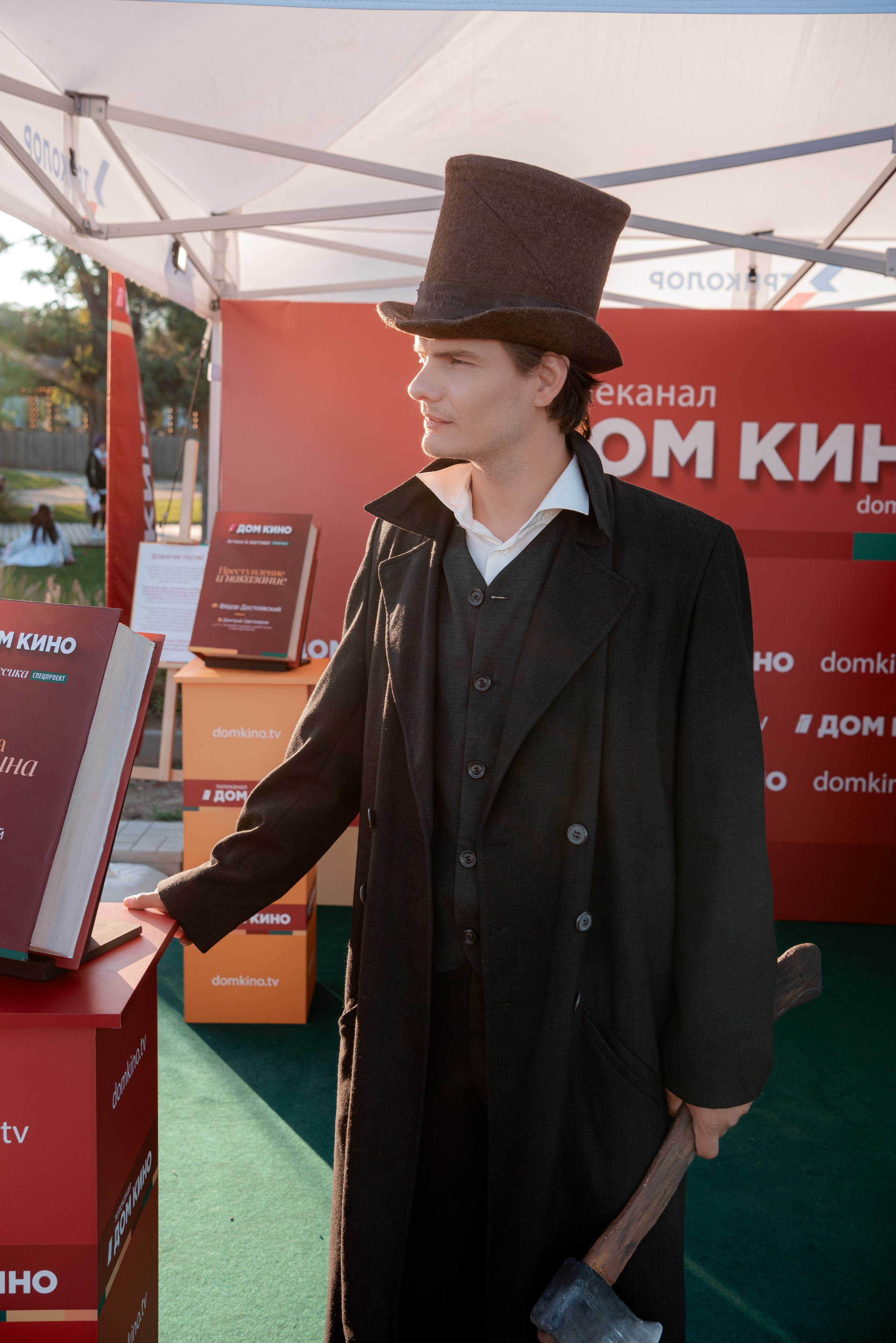 Портретные фото с артистами в палатке Триколор Дом Кинов на день города Волгоград. Фотограф в Волгограде и Волжском Александр Горбань