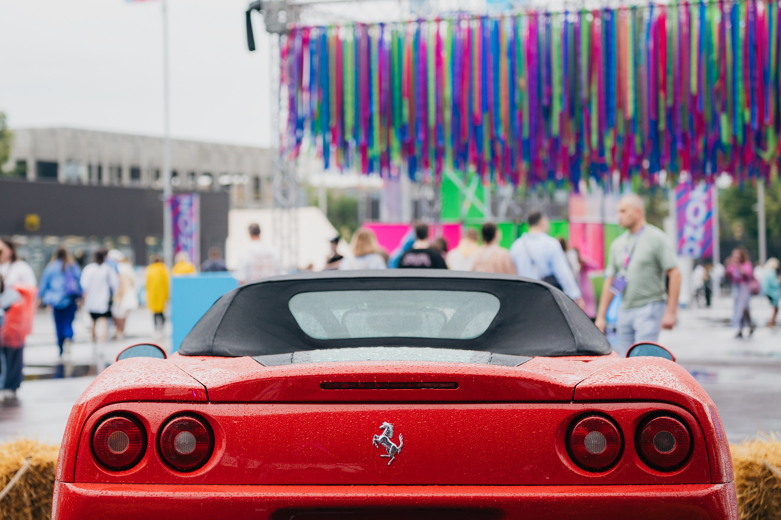 Стенд Igora Drive на фестивале VK Fest 2025. Ilya Foxy — автомобильный фотограф