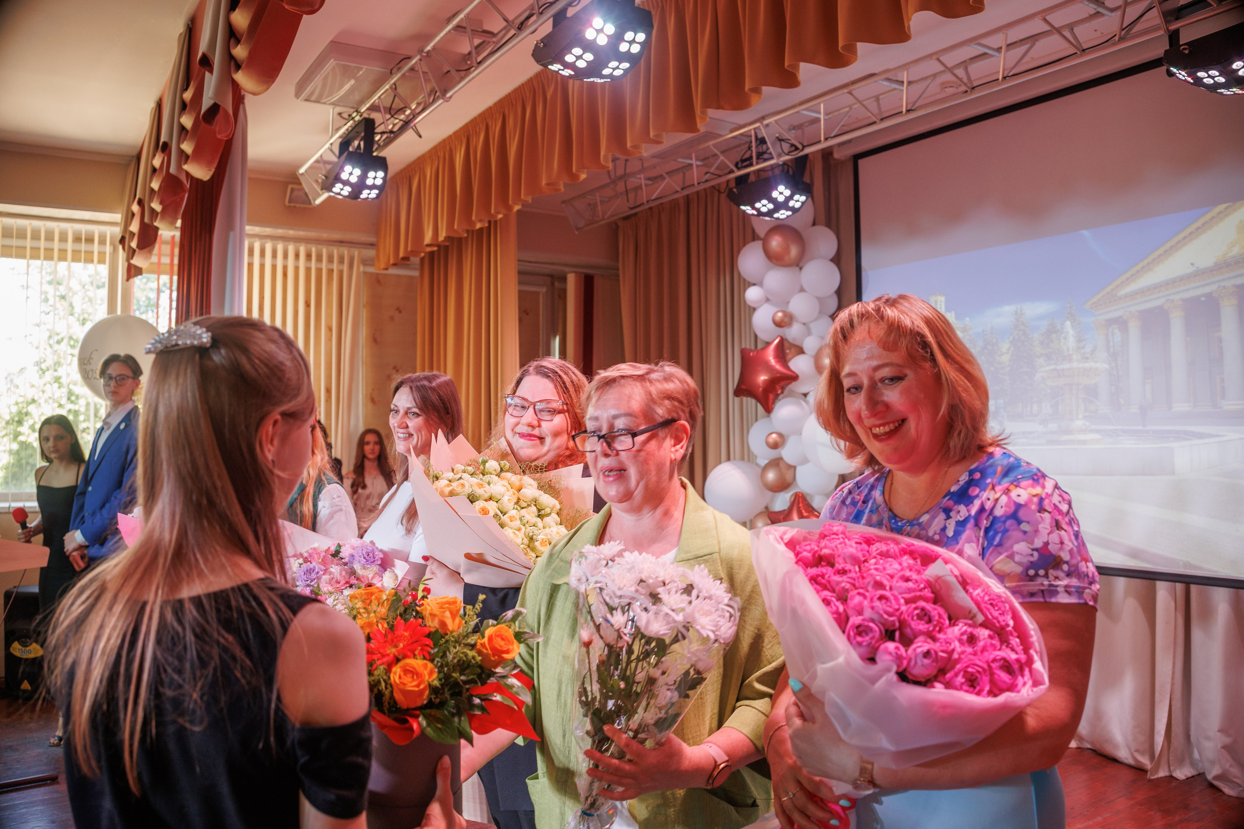 Вручение аттестатов. Свадебный и семейный фотограф в Новосибирске Ирина Дорошкова