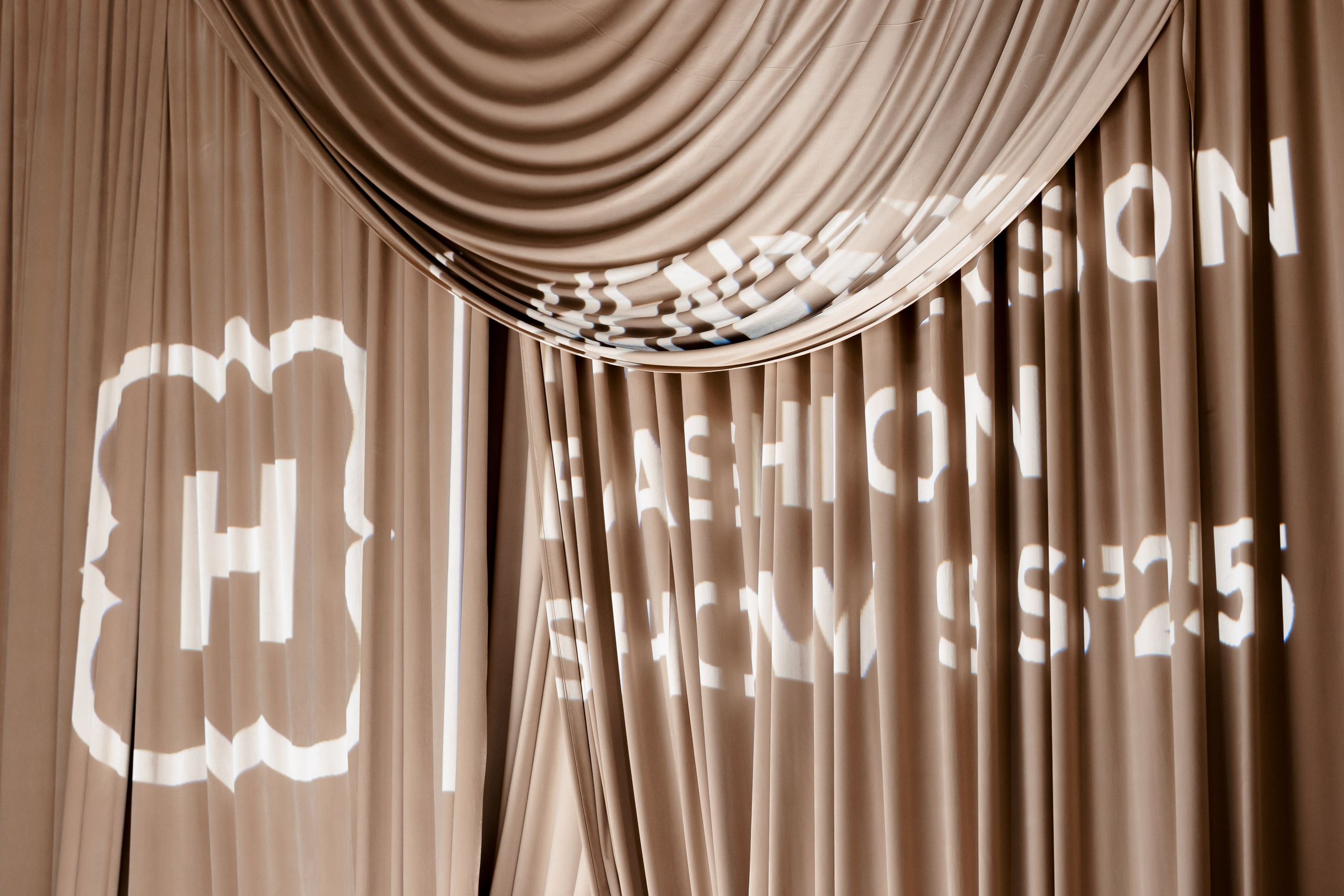 Henderson Fashion Show AW'25. Репортажный фотограф Семён Борисов | Москва