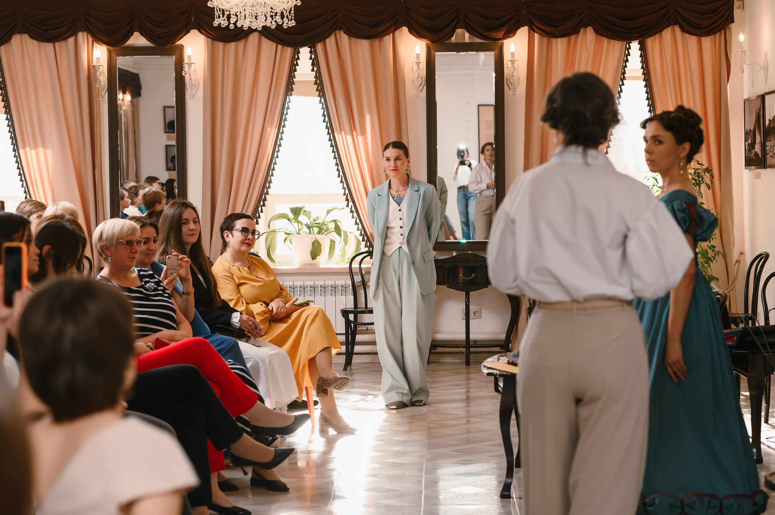 «Евгений Онегин»: лекция в особняке. Wedding and family photographer USA