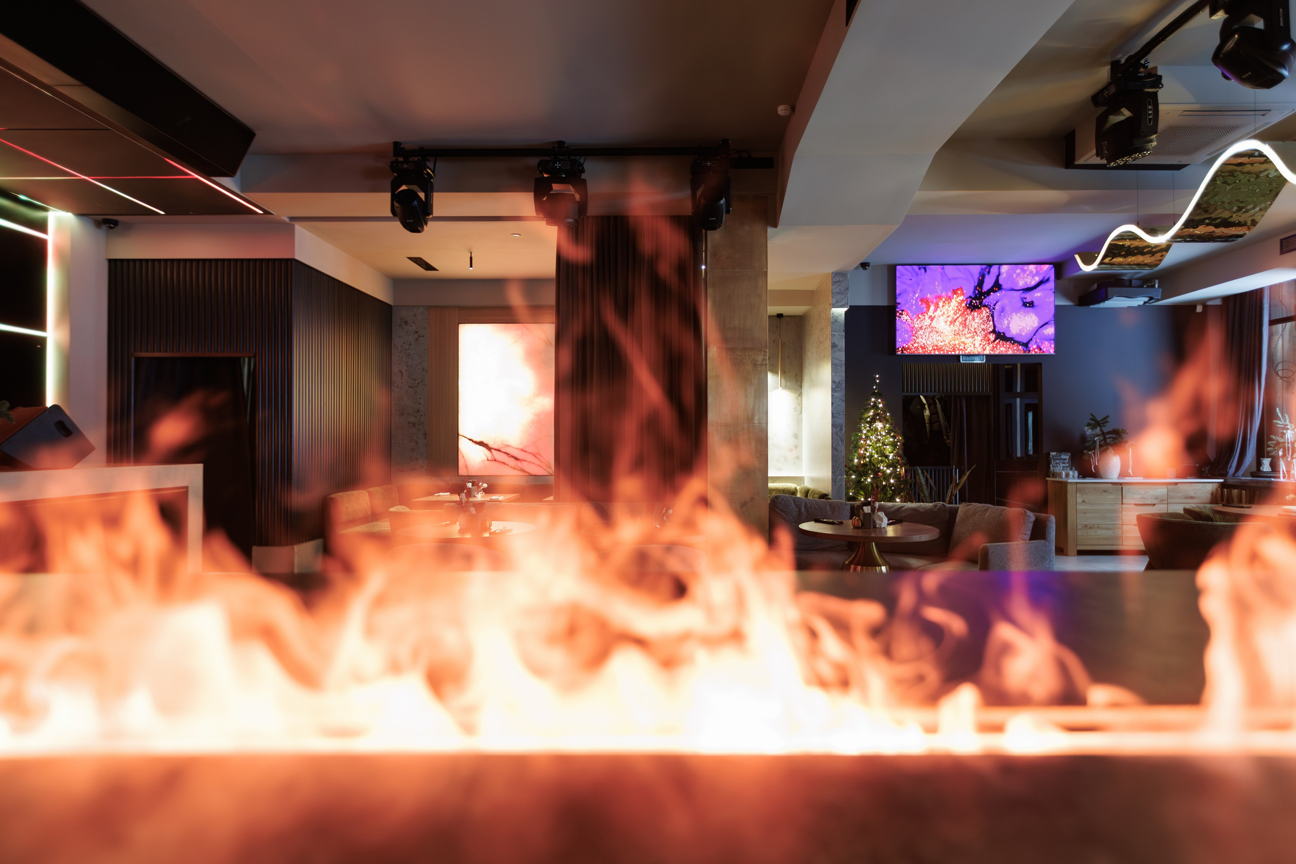 Фотограф для интерьерной съемки ресторана. Контент для бизнеса в Екатеринбурге Полдень Медиа