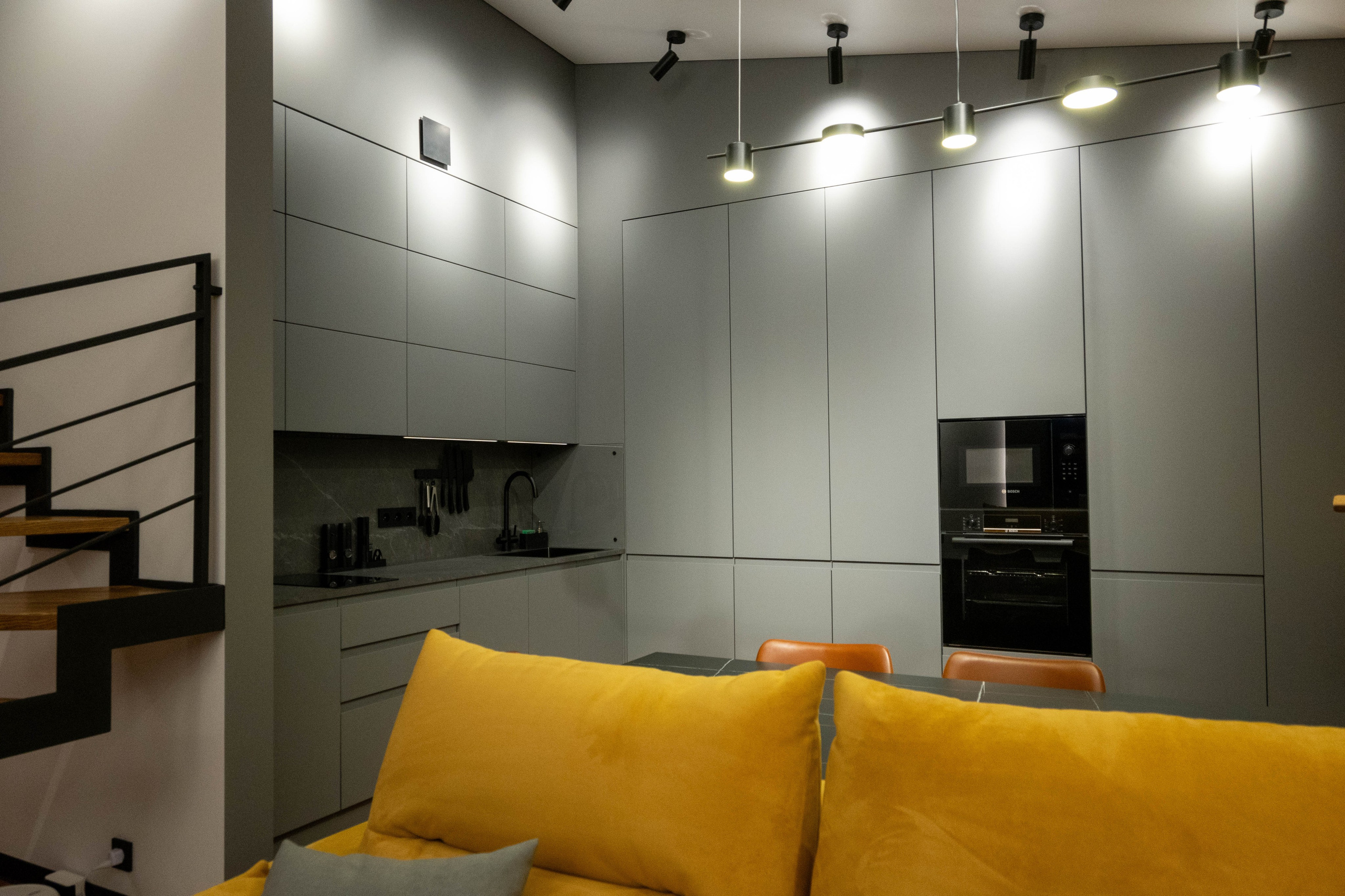 The apartment is on two levels. Fotograf Dmitrii Donets