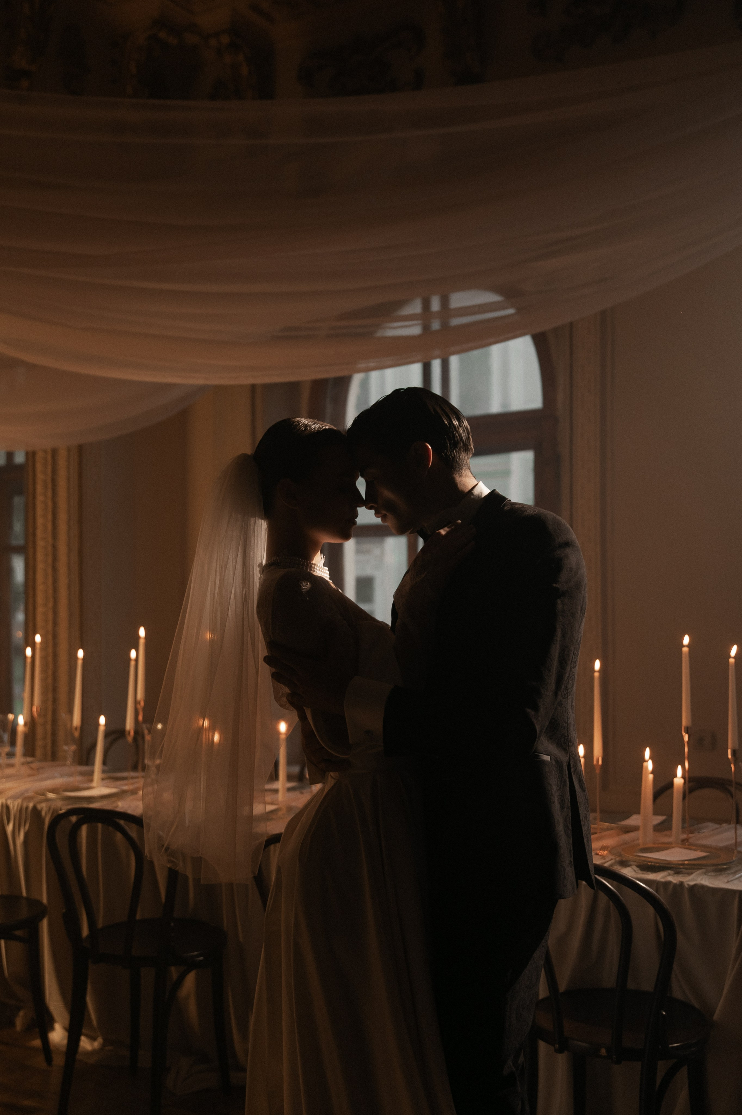 Камерный свадебный ужин при свечах в старинном особняке в фотостудии 21. Kult. Ярослава Ерина — свадебный фотограф в Москве