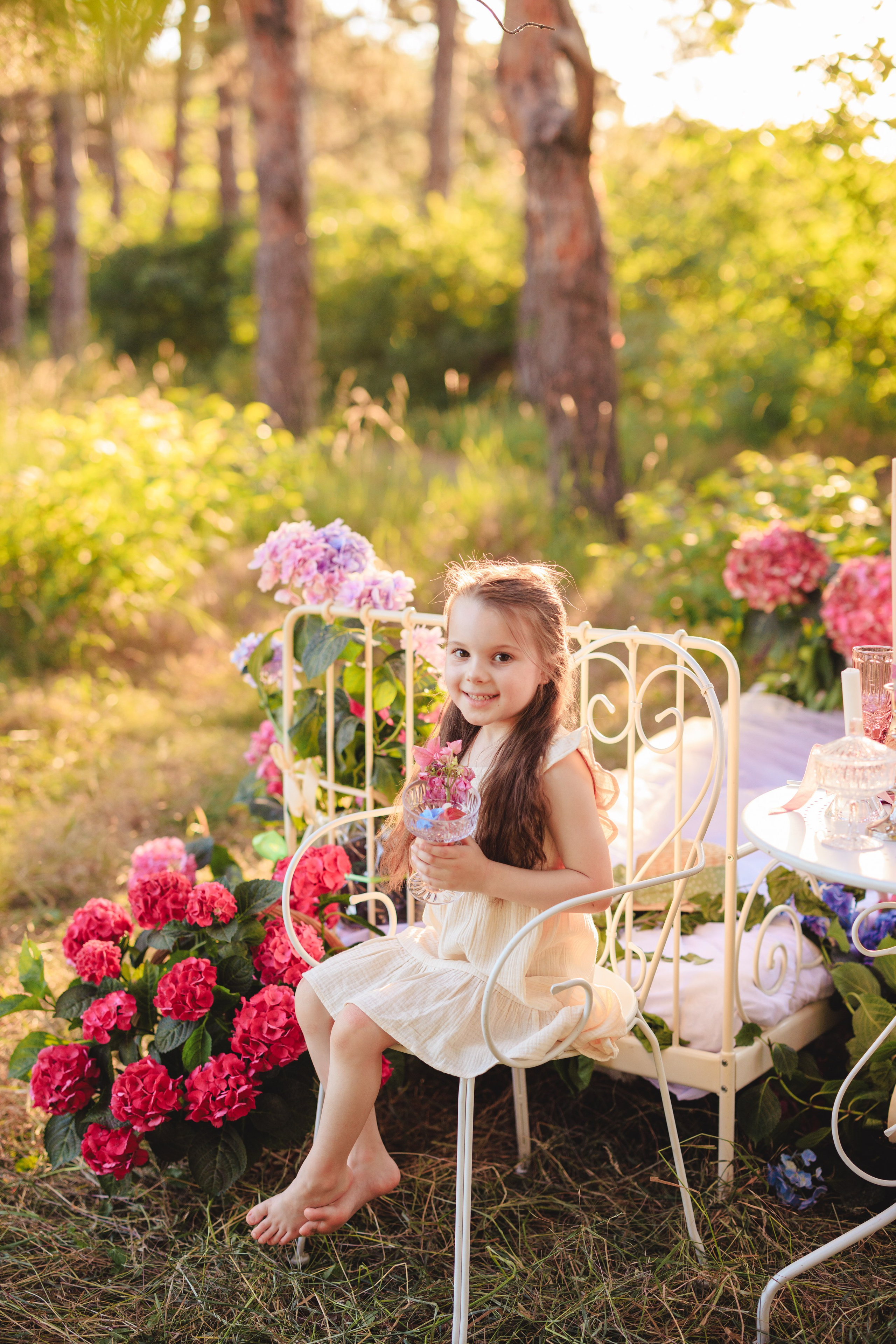 Цветочная кровать с кроликами. Семейный и детский фотограф в Краснодаре Анна Трашкова
