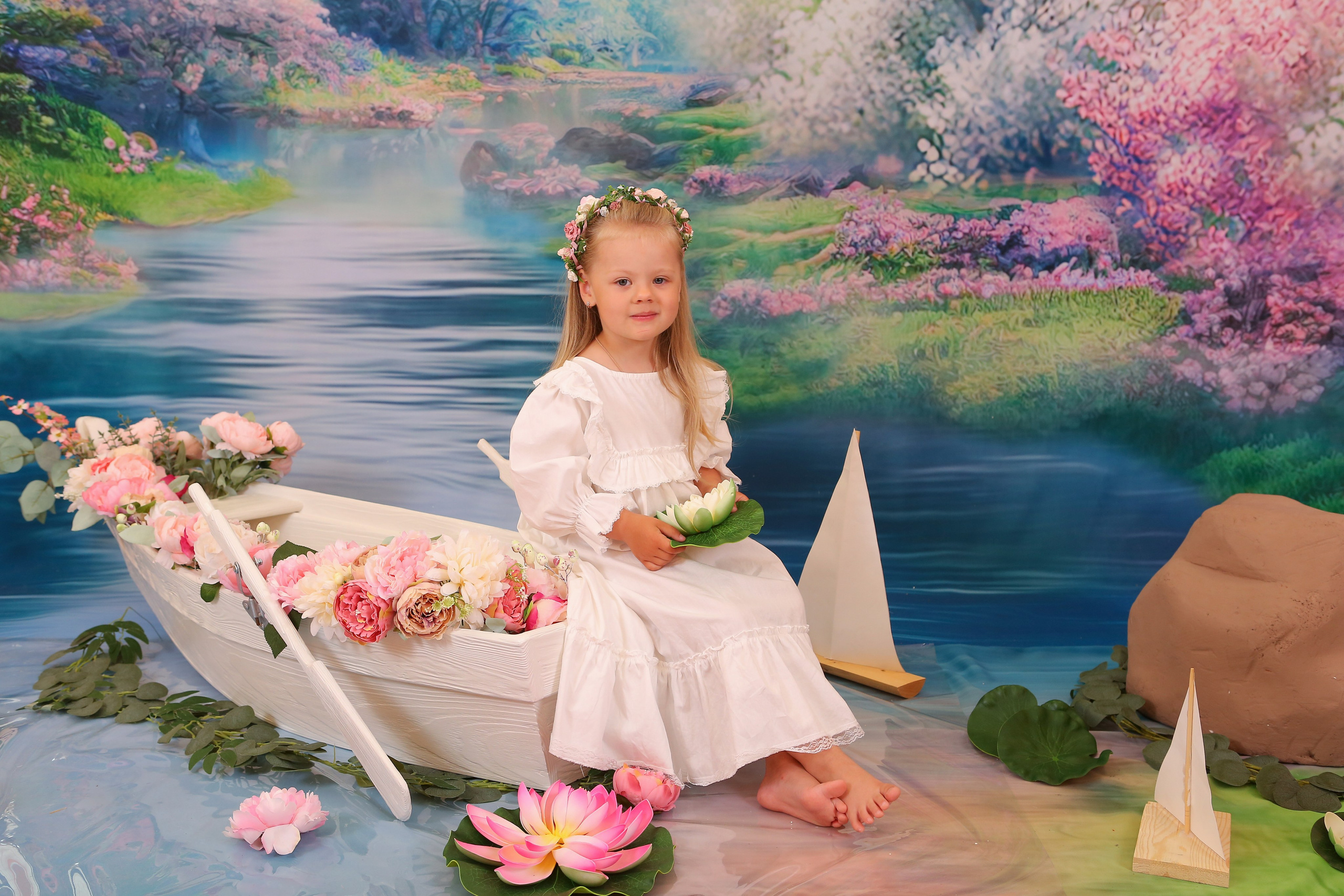 Цветочная лодка. Студия детской и семейной фотографии 12кадров