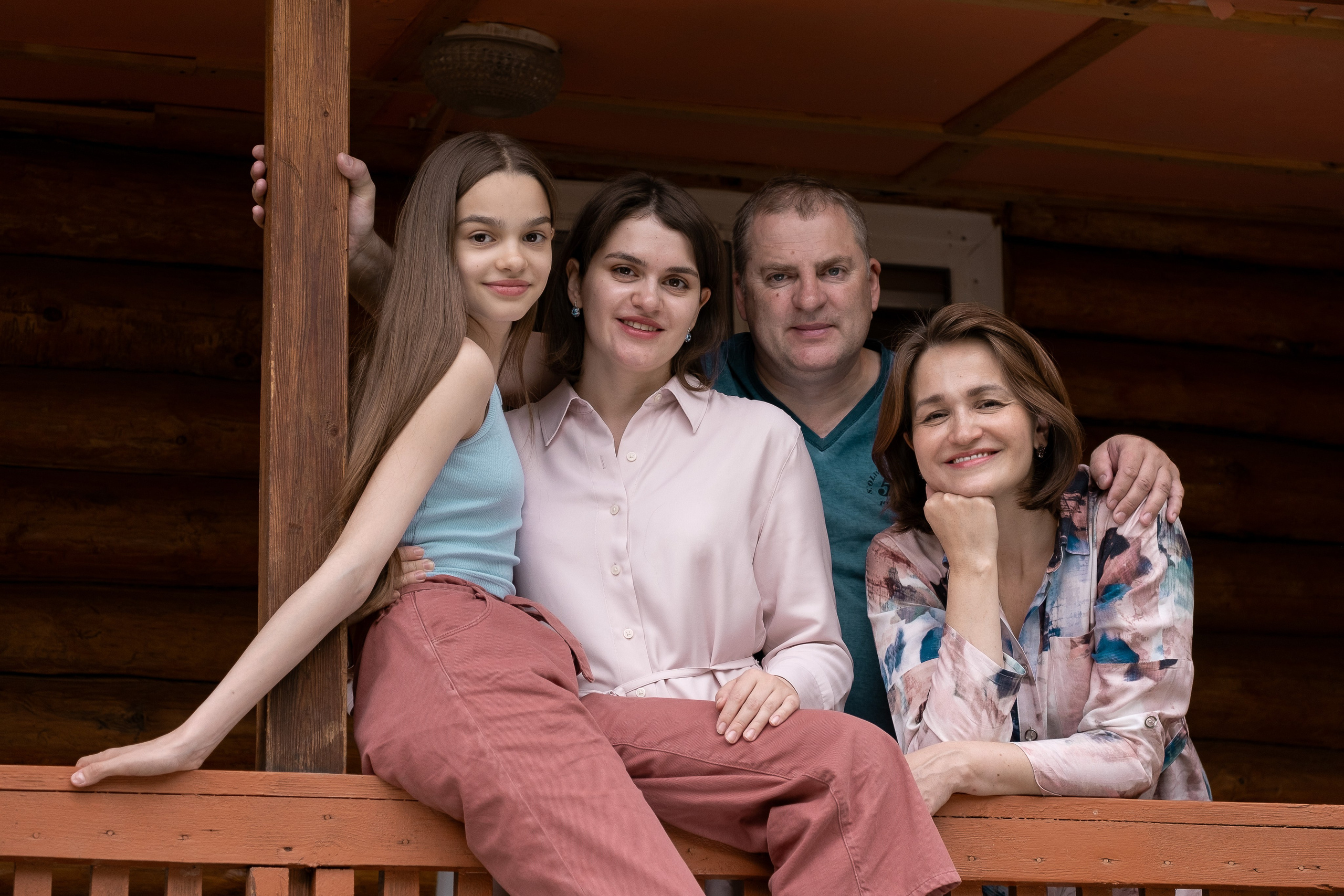 Семейная фотосессия. Портретный фотограф в Чите Анна Камратова. Помогу Вам создать историю, в которой Вы — главный герой!