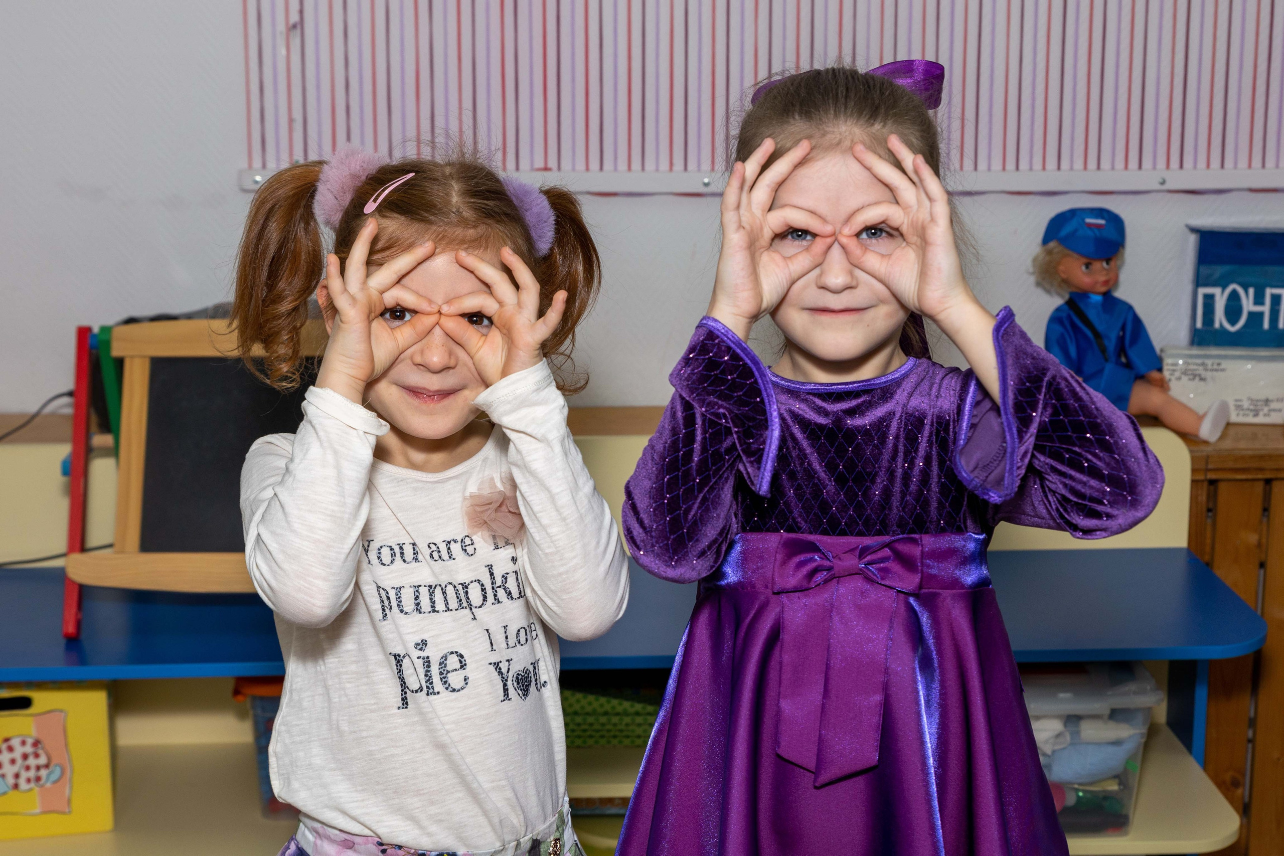 Групповые фотографии, фото с лучшим другом. Школьный и детсадовский фотограф Москва. Детский фотограф