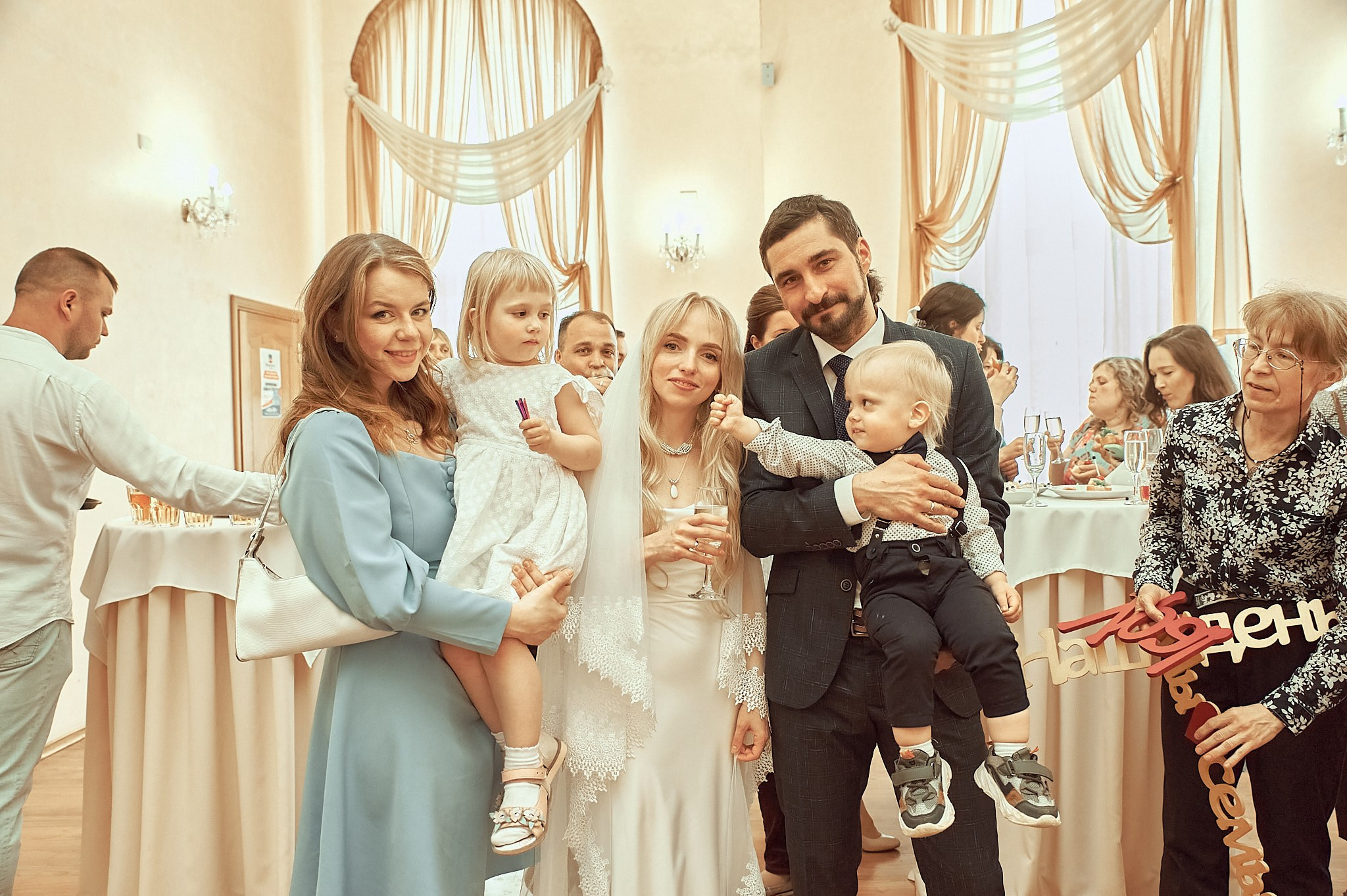 Свадебная съемка для Маргариты и Мирослава (Сборы невесты, ЗАГС). Женский фотограф в Череповце Даша Акулич