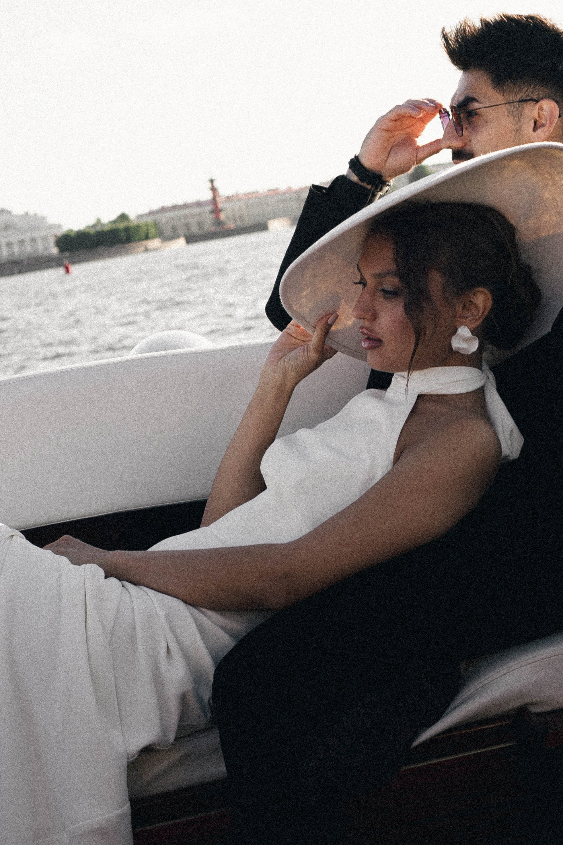 СВАДЕНБНАЯ СЬЕМКА НА КАТЕРЕ ПО КАНАЛАМ САНКТ-ПЕТЕРБУРГА И В АКВАТОРИИ НЕВЫ. Профессиональный фотограф, Санкт-Петербург — Виктория Богомолова