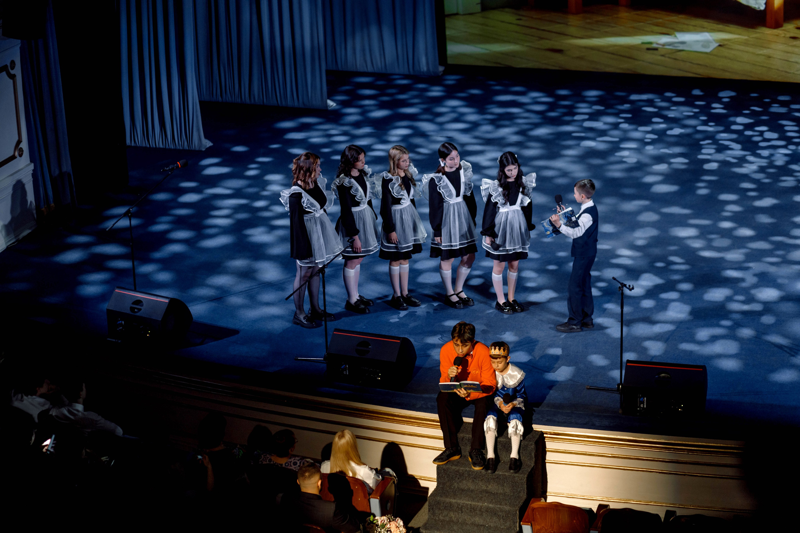 Гимназия 25 — последний звонок (Драм Театр). Свадебный фотограф Иркутск, репортажный фотограф Иркутск