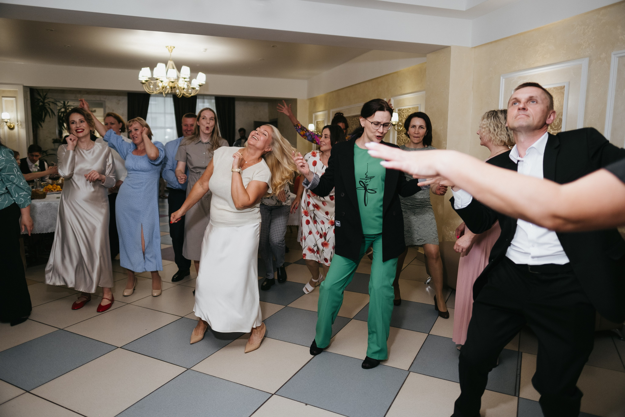 Выпускной 11 класс школы № 30. Свадебный и репортажной фотограф Денис Ожигин в Краснодаре и Краснодарском крае