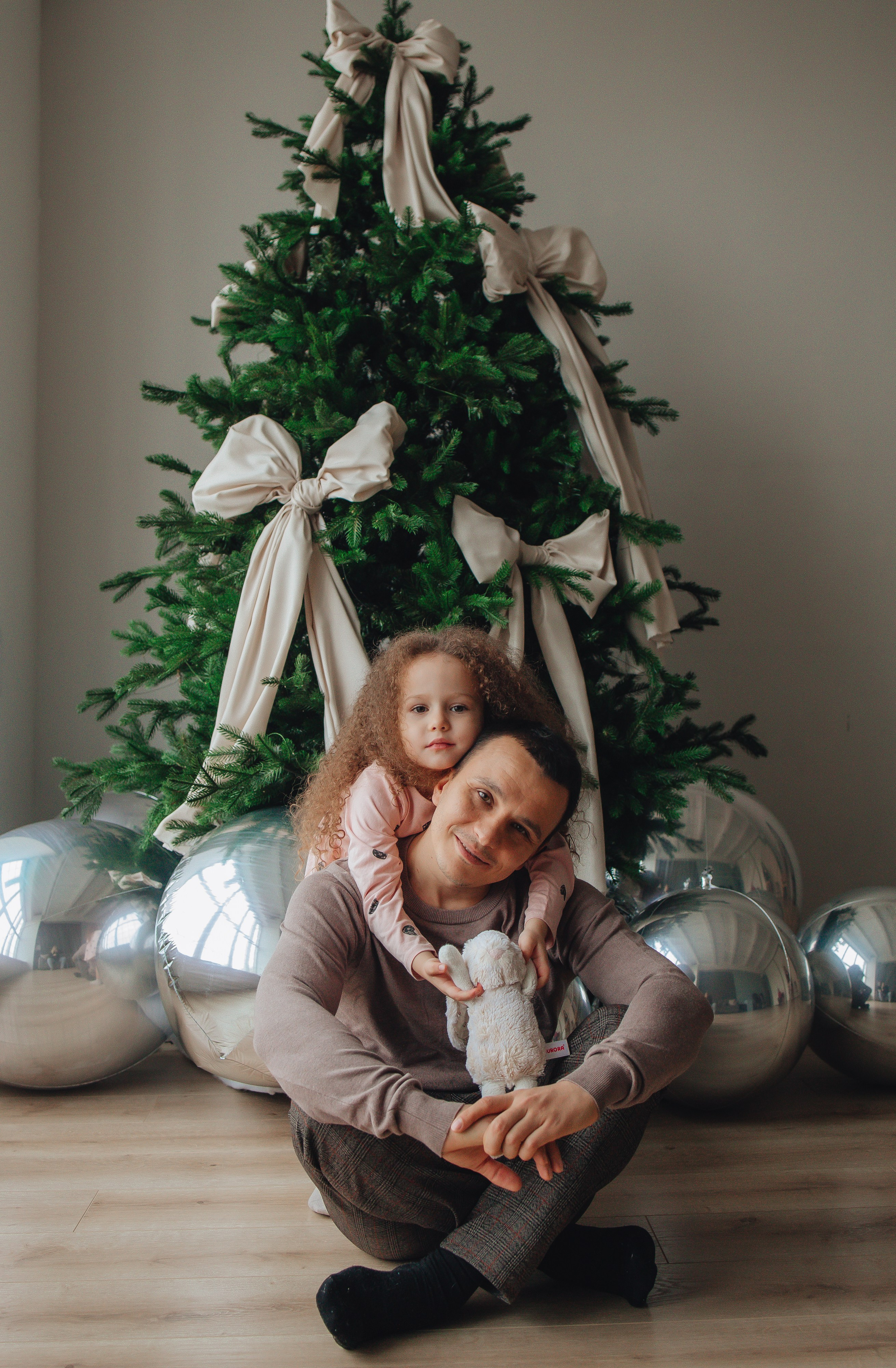 В ожидании сестренки перед Новым годом. Фотограф Новосибирск