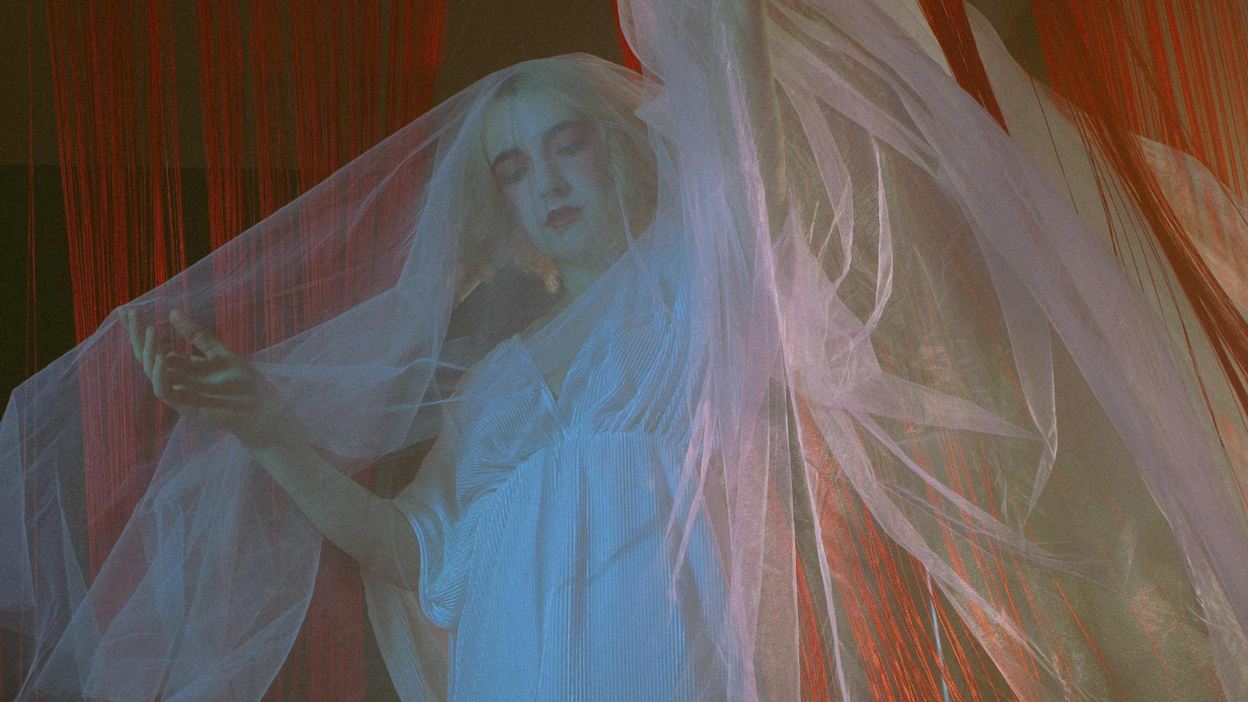 Красные нити. Allirubrum