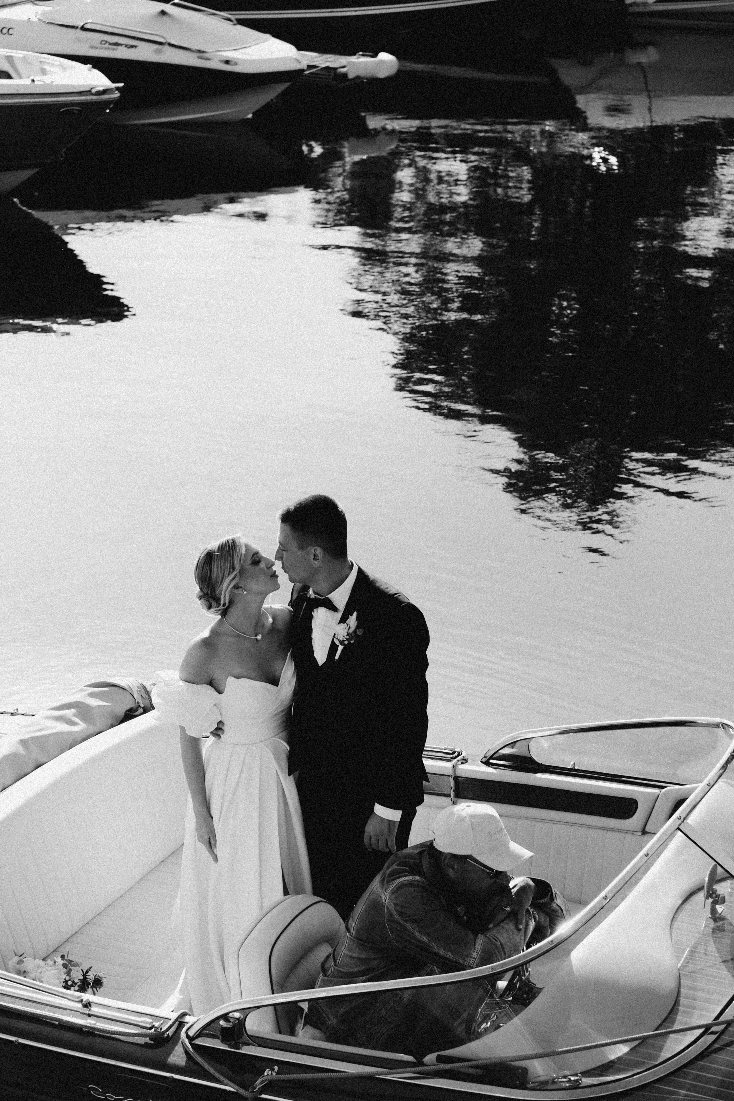 СВАДЕБГНАЯ ПРОГУЛКА ПО КАНАЛ САНКТ-ПЕТЕРБУРГА НА КАТЕРЕ. Профессиональный фотограф, Санкт-Петербург — Виктория Богомолова