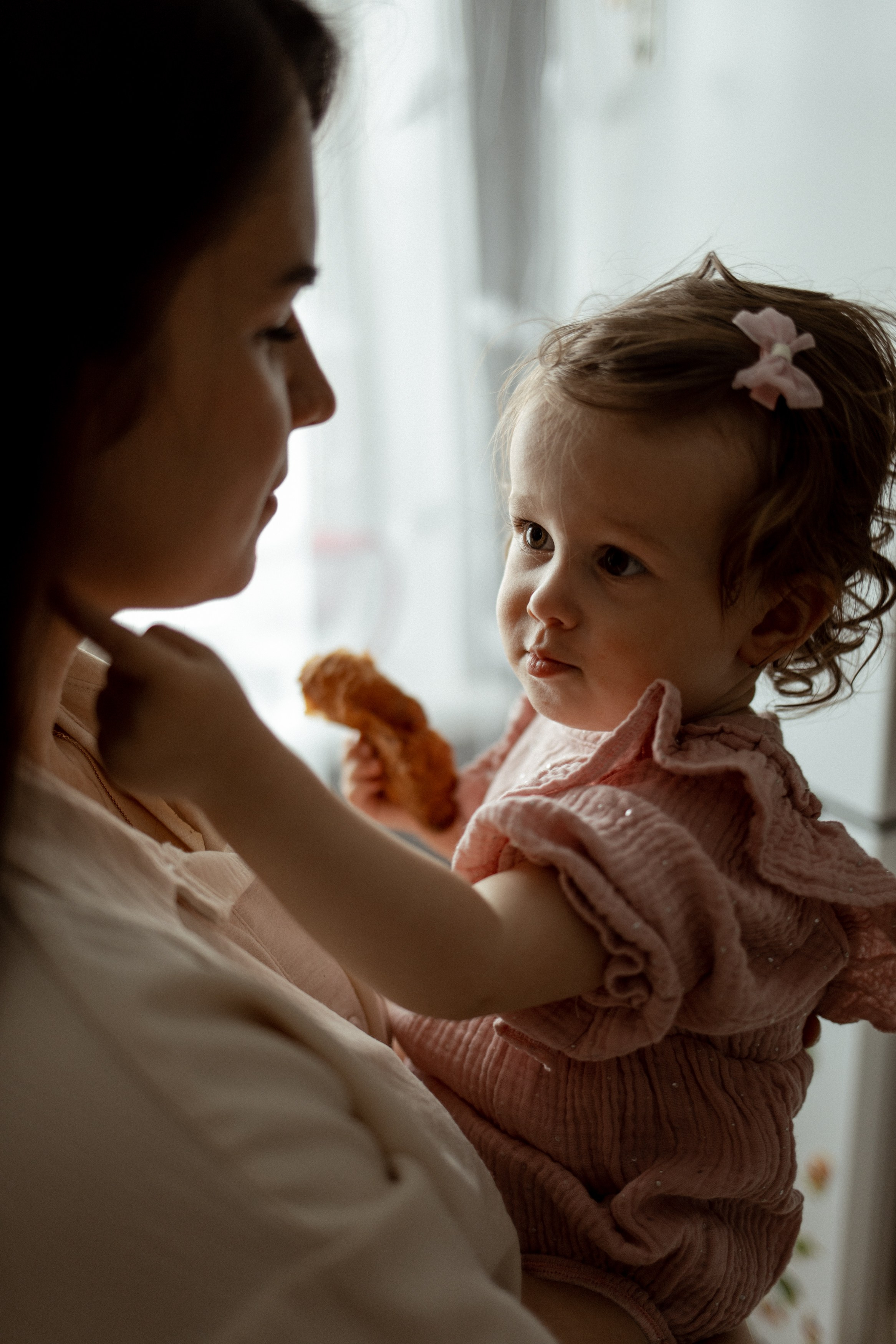 Домашняя фотосессия мама и дочка. Семейный фотограф Челябинск